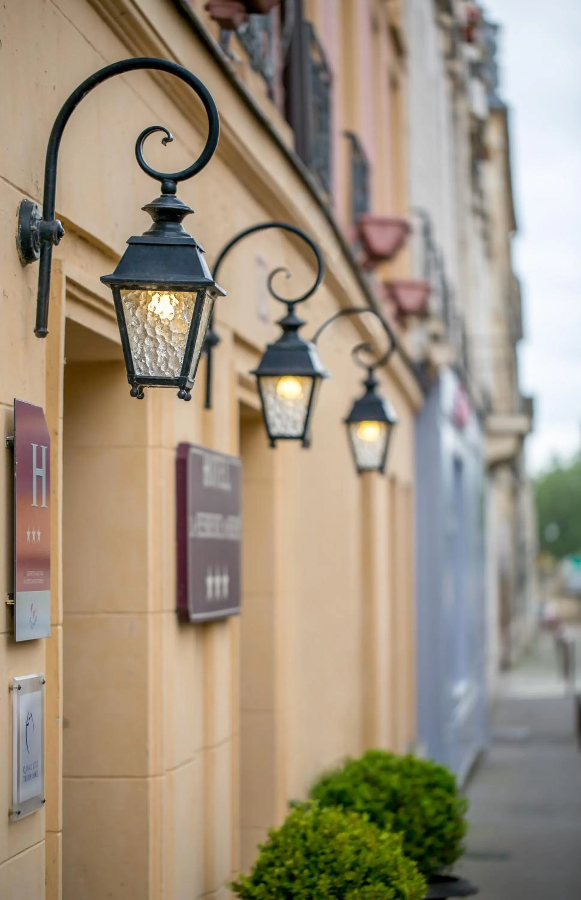 Facade/entrance in Hôtel La Résidence du Berry