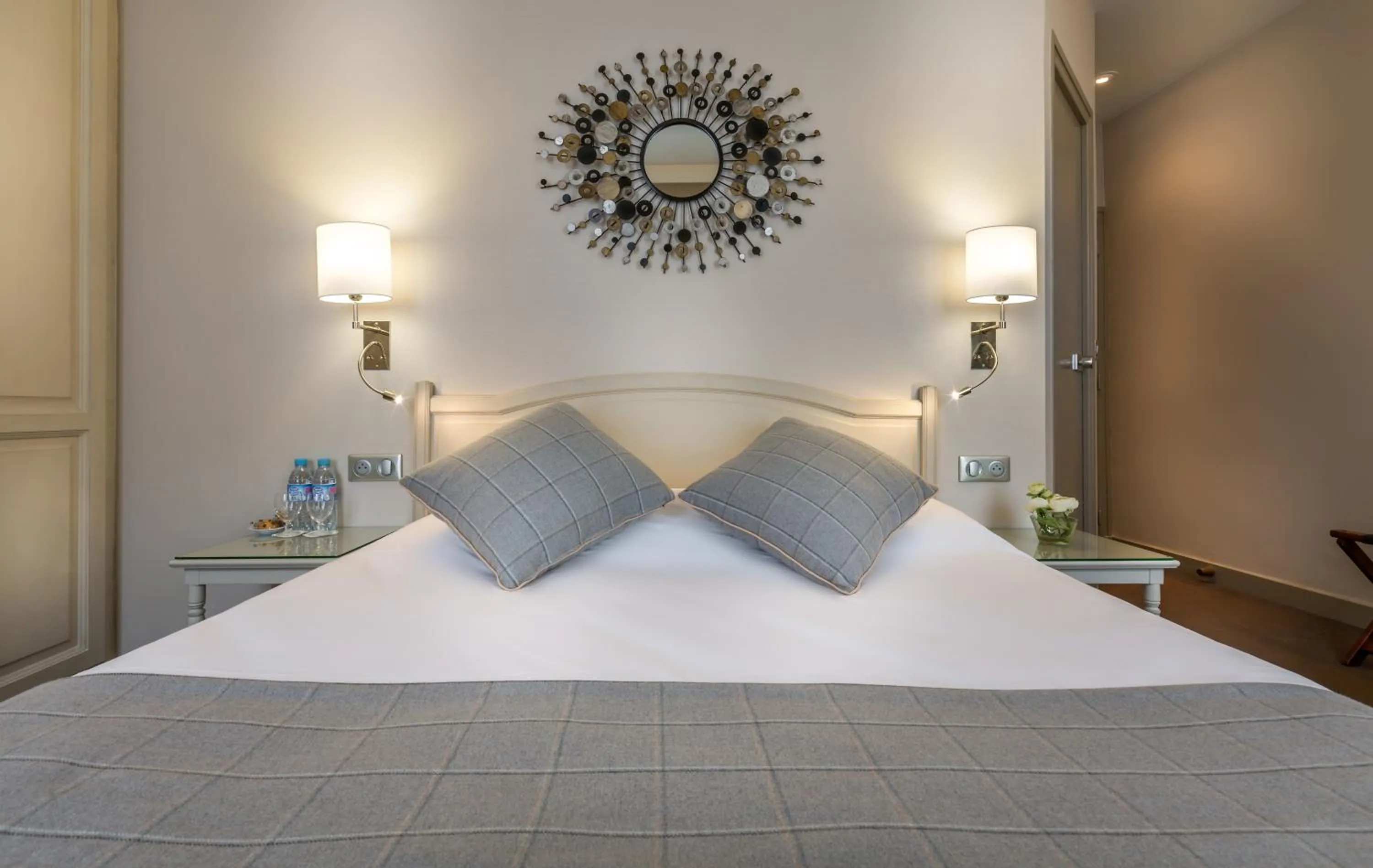 Bedroom, Bed in Hôtel La Résidence du Berry