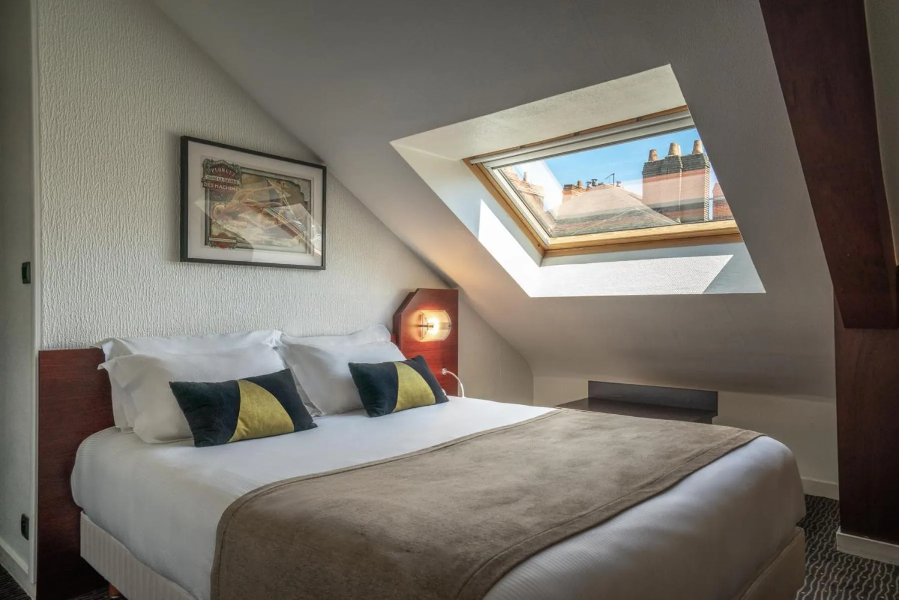 Bedroom, Bed in Hotel Voltaire Opera Nantes Centre