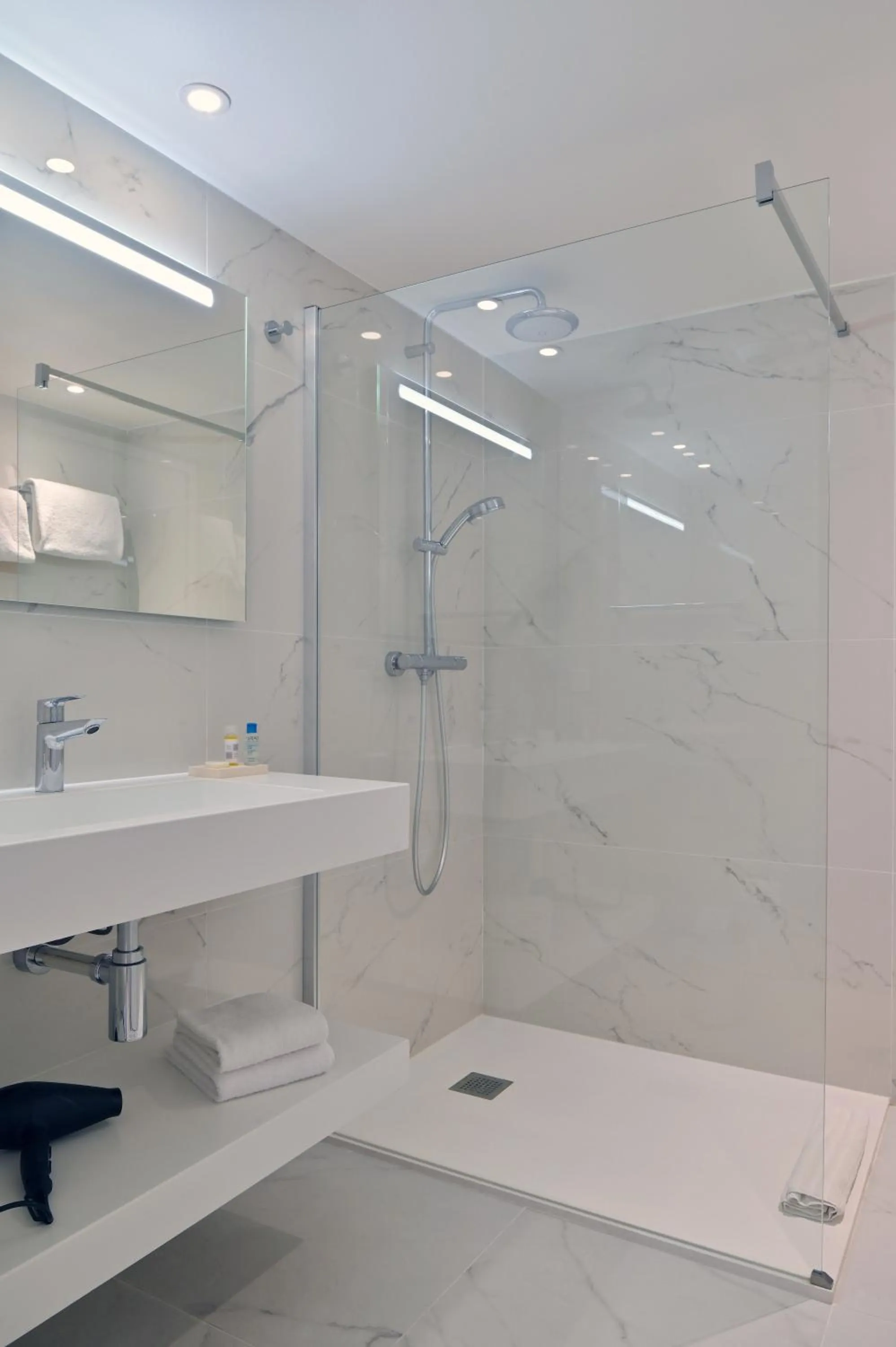 Bathroom in Hôtel Pietracap