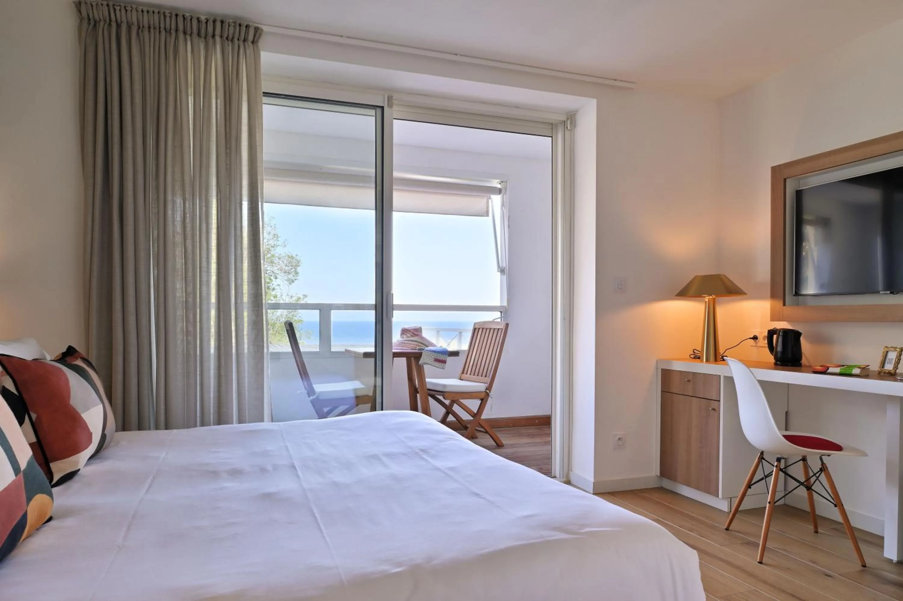 Bedroom, Bed in Hôtel Pietracap