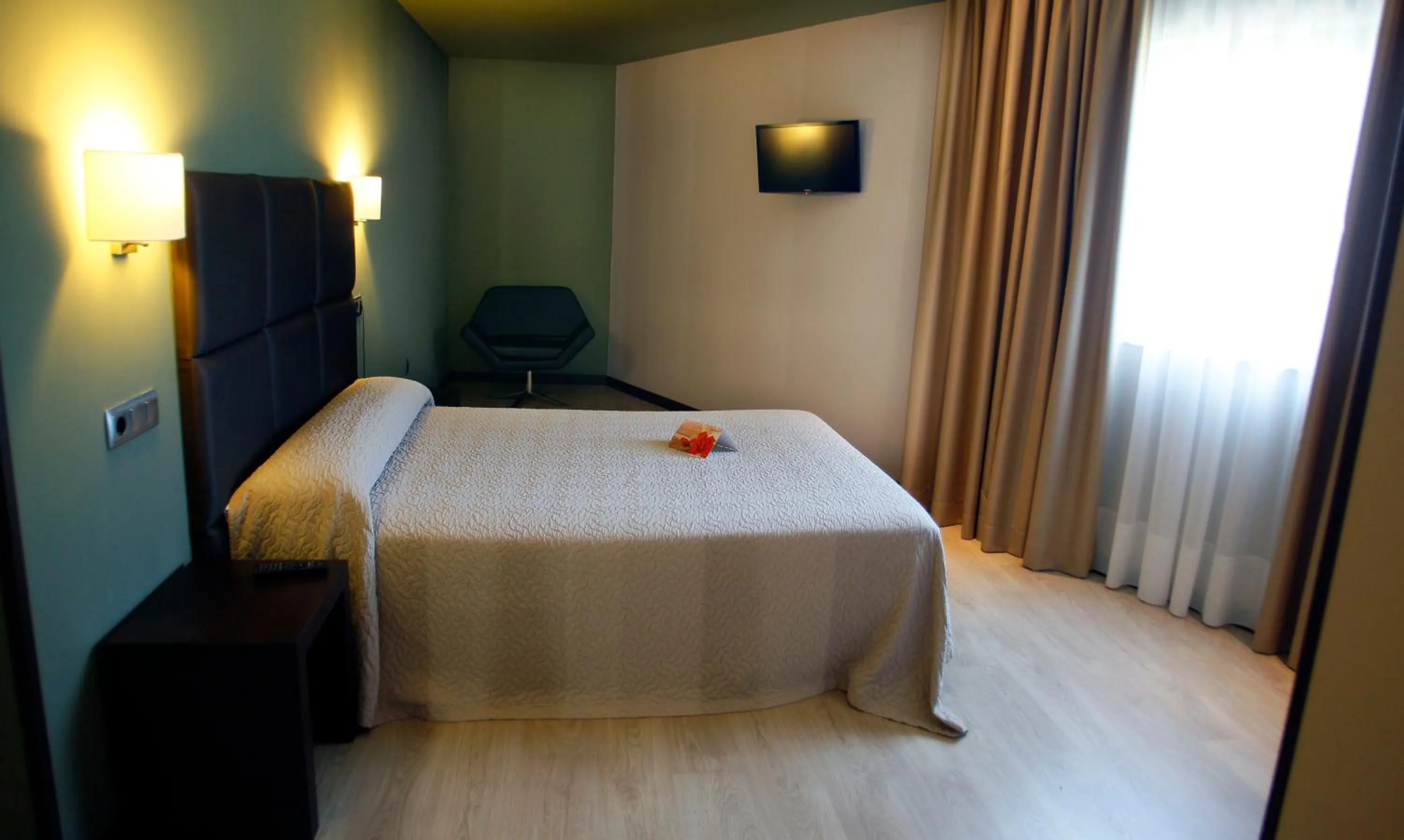 Bedroom, Bed in Hotel Torre de Núñez