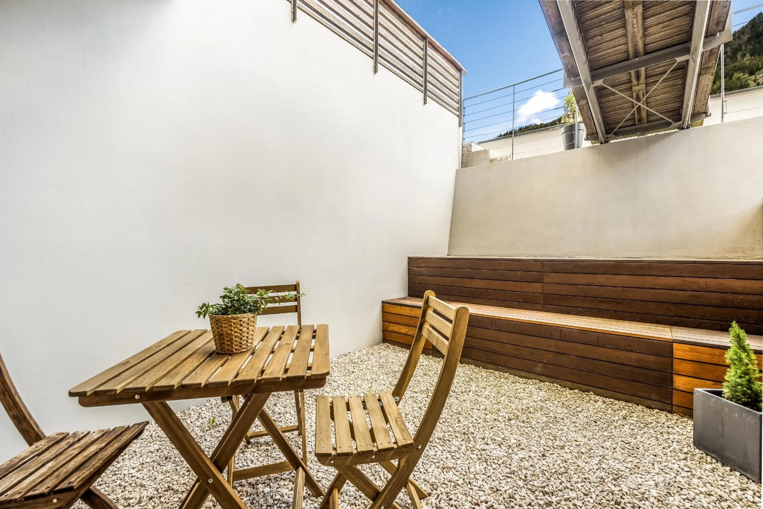 Inner courtyard view in Quercus Appartements contactless check-in