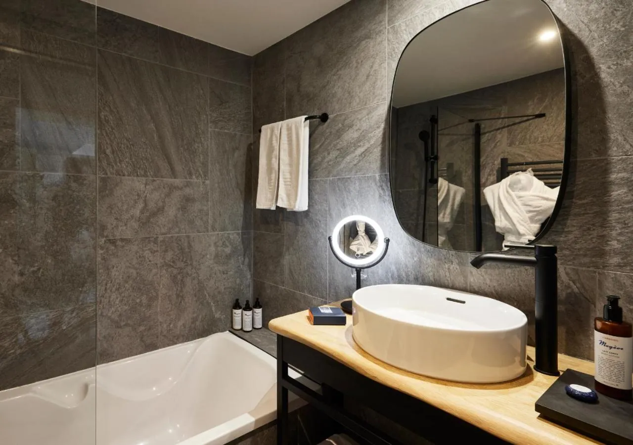 Bathroom in Hôtel L'Arboisie