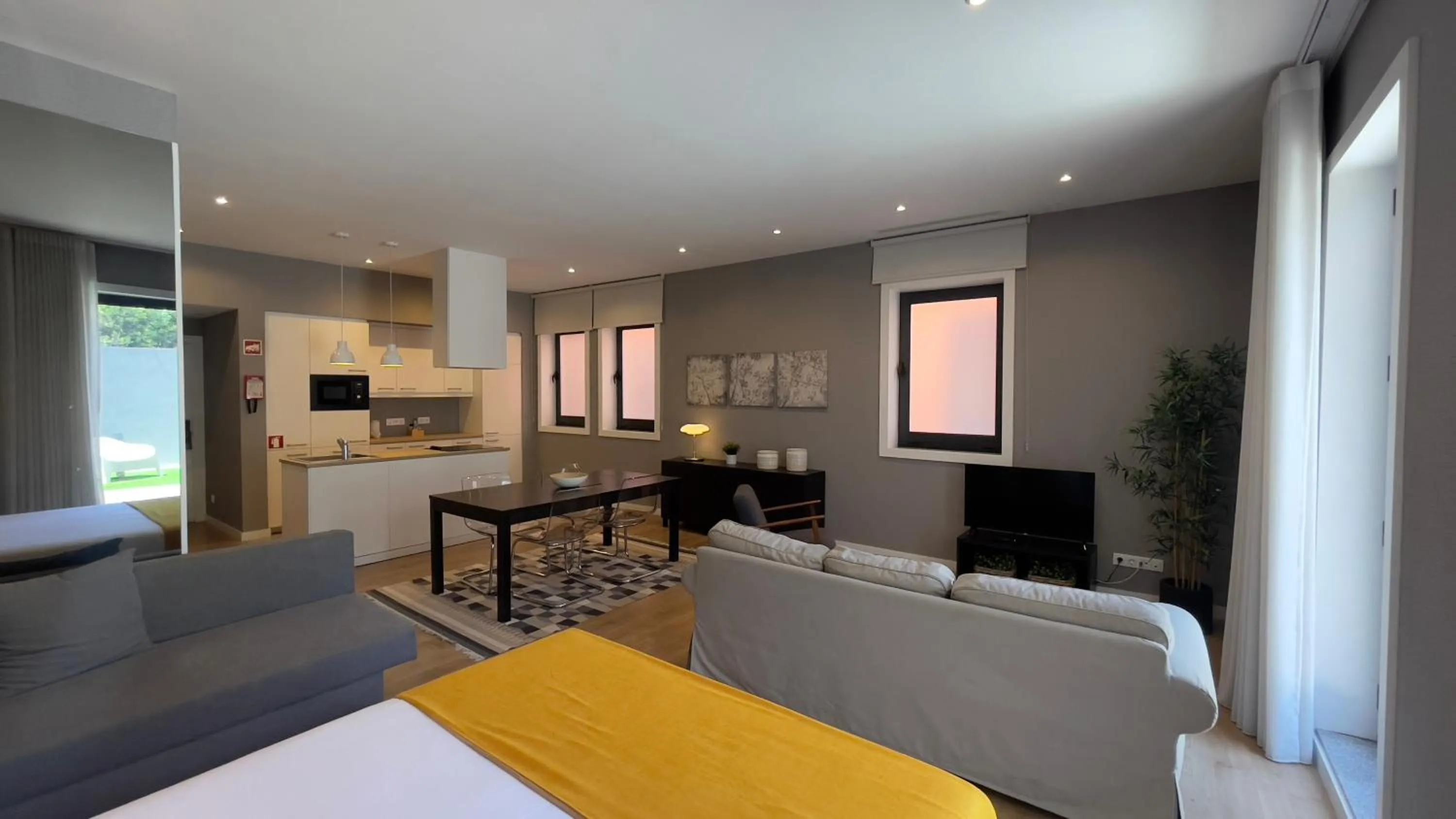 Photo of the whole room in MyTrip Porto