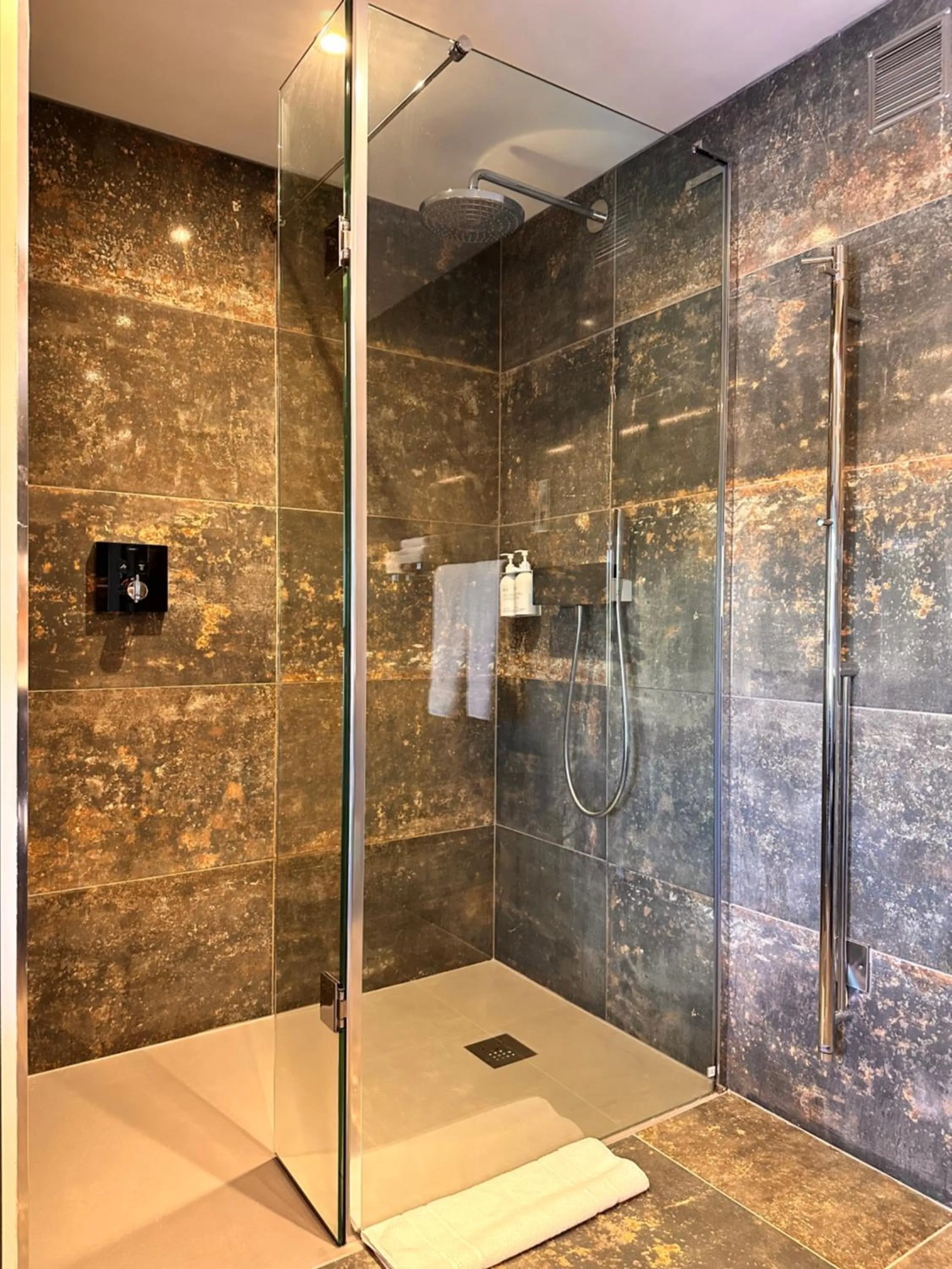 Shower in Quite Simply French