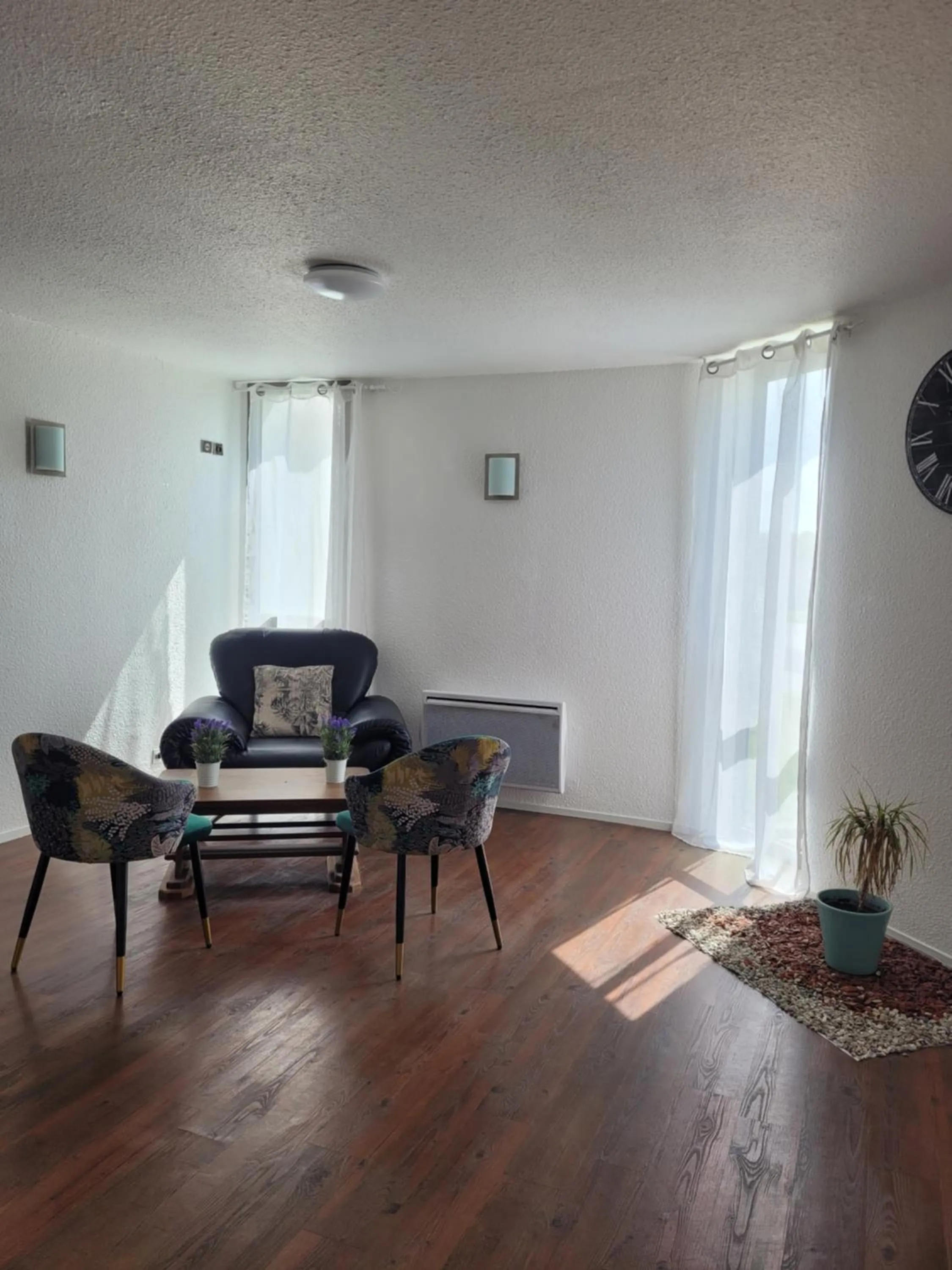 Seating area in Kyriad Direct Dreux