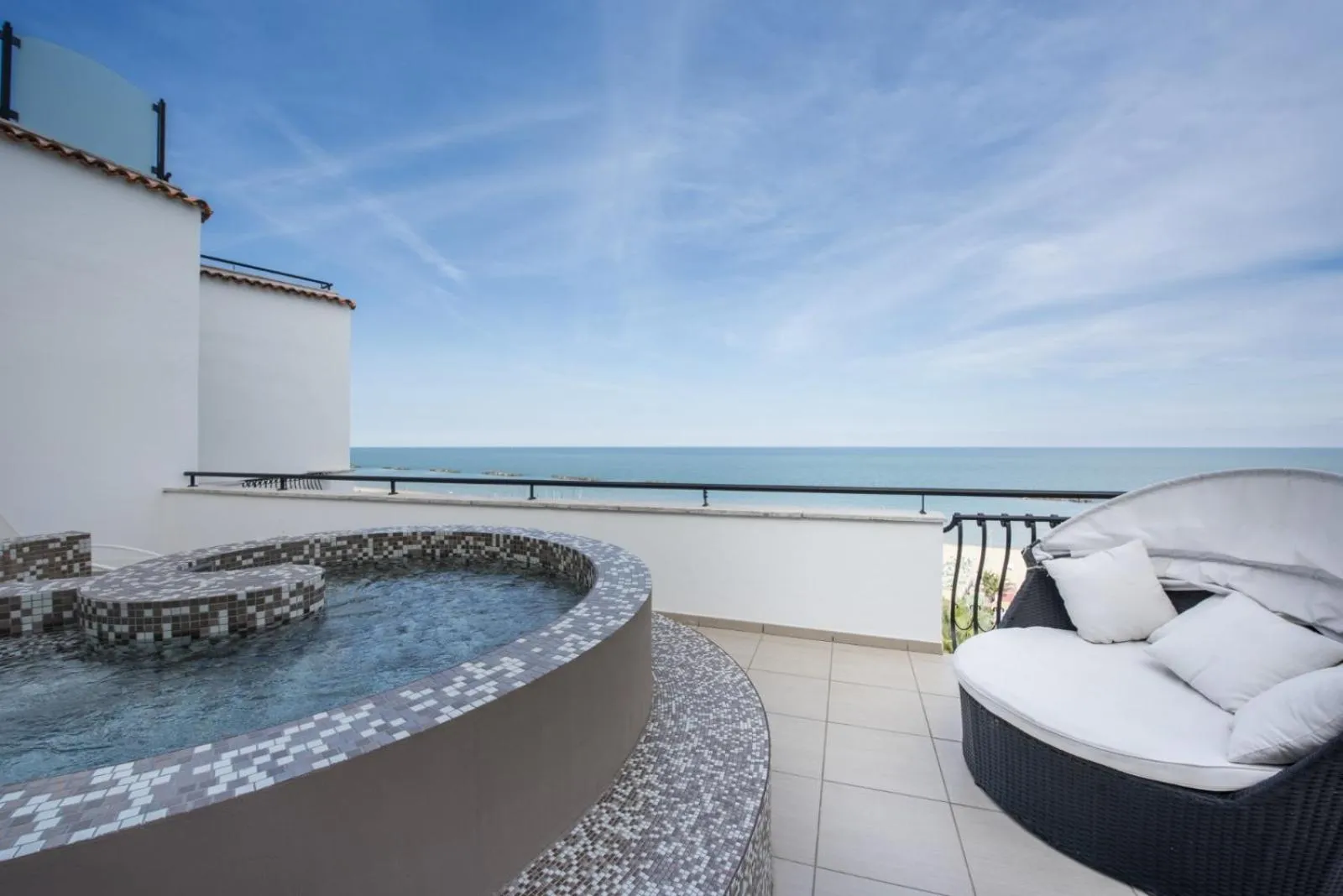 Hot Tub in Grand Hotel Excelsior