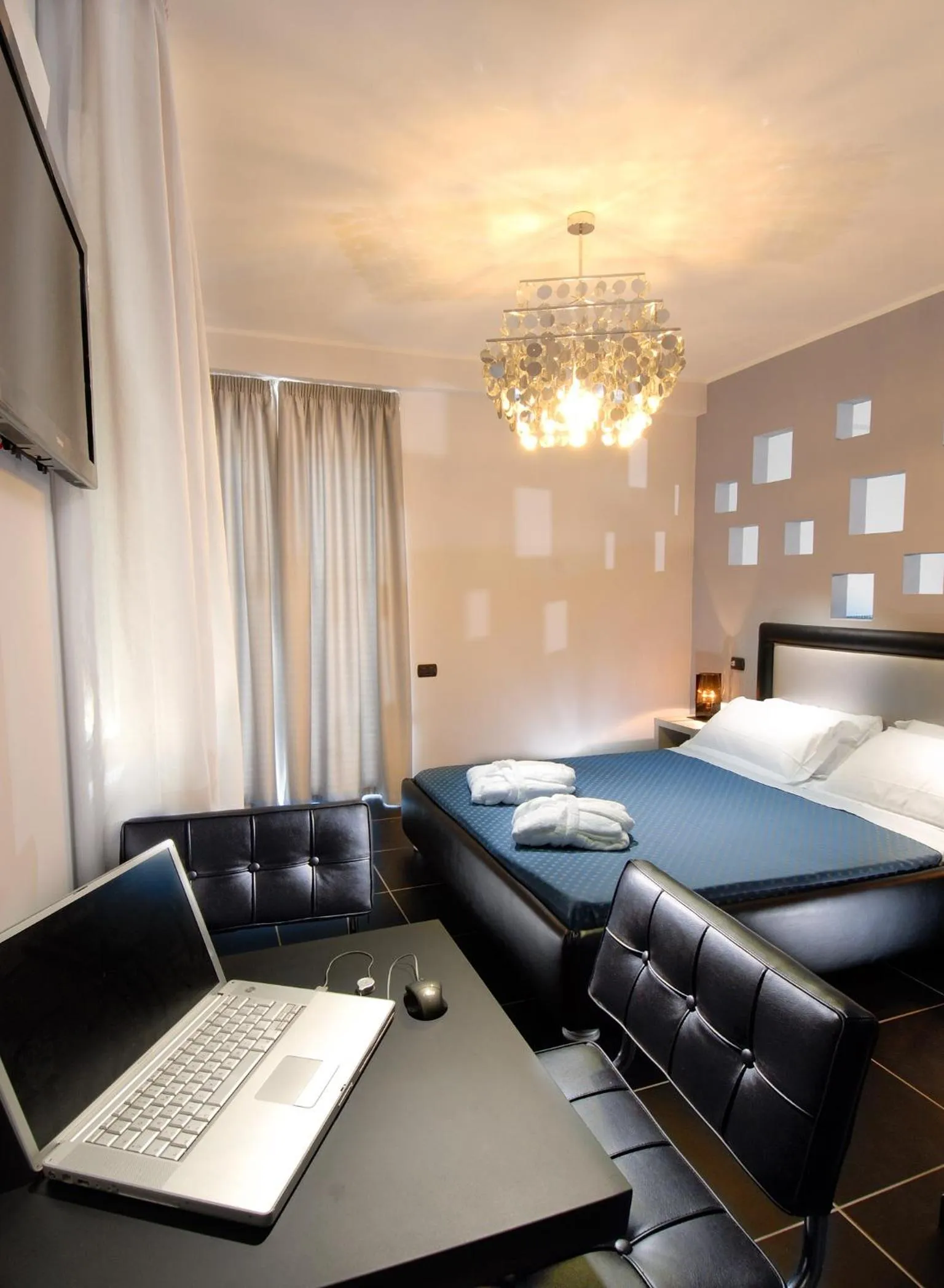 Bedroom, Bed in Grand Hotel Excelsior