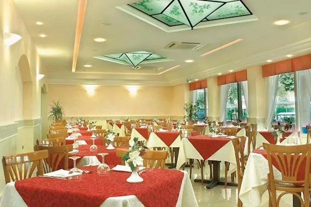 Restaurant/places to eat in Hotel Missouri