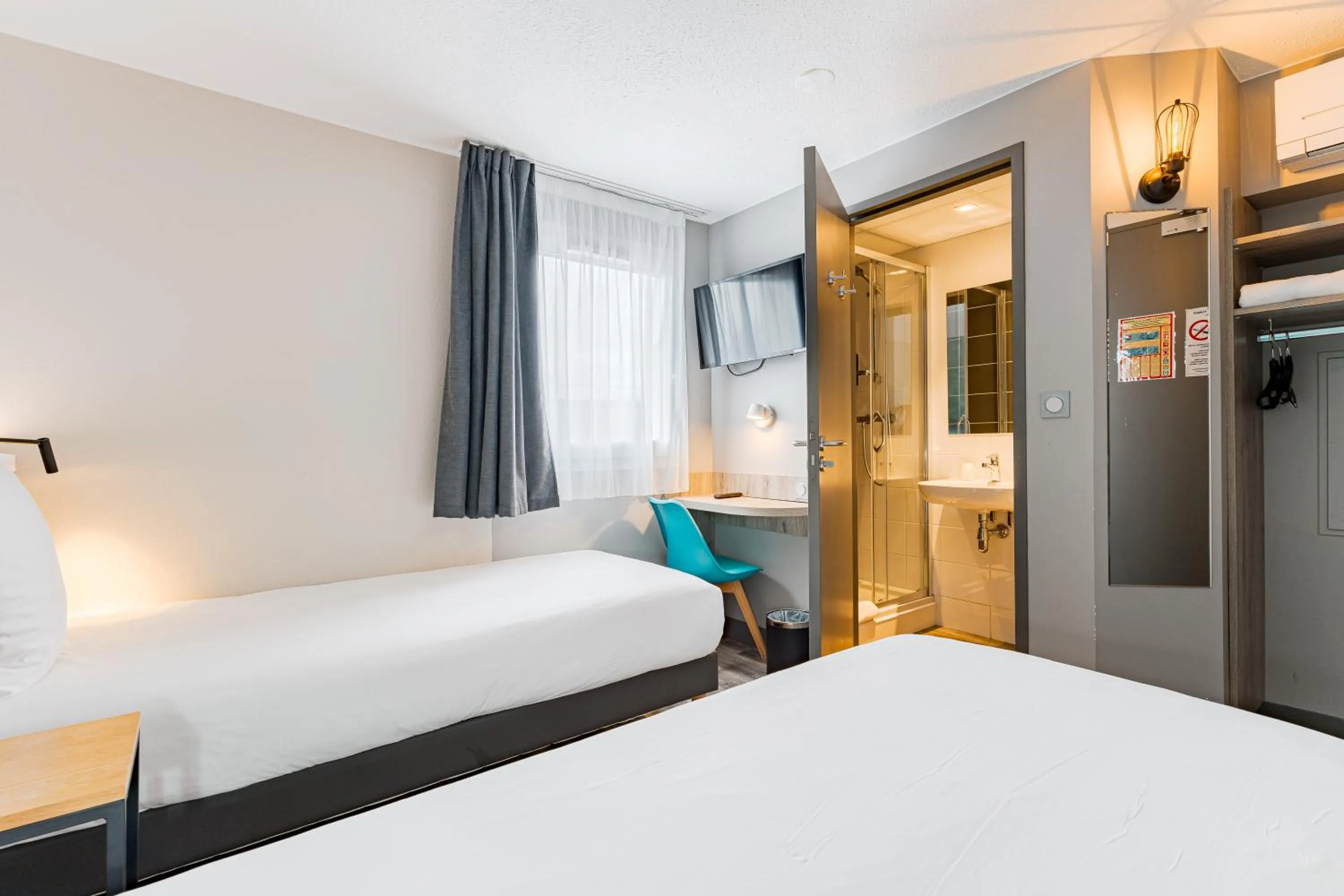 Bed in Kyriad Direct Tours Sud - Chambray Lès Tours