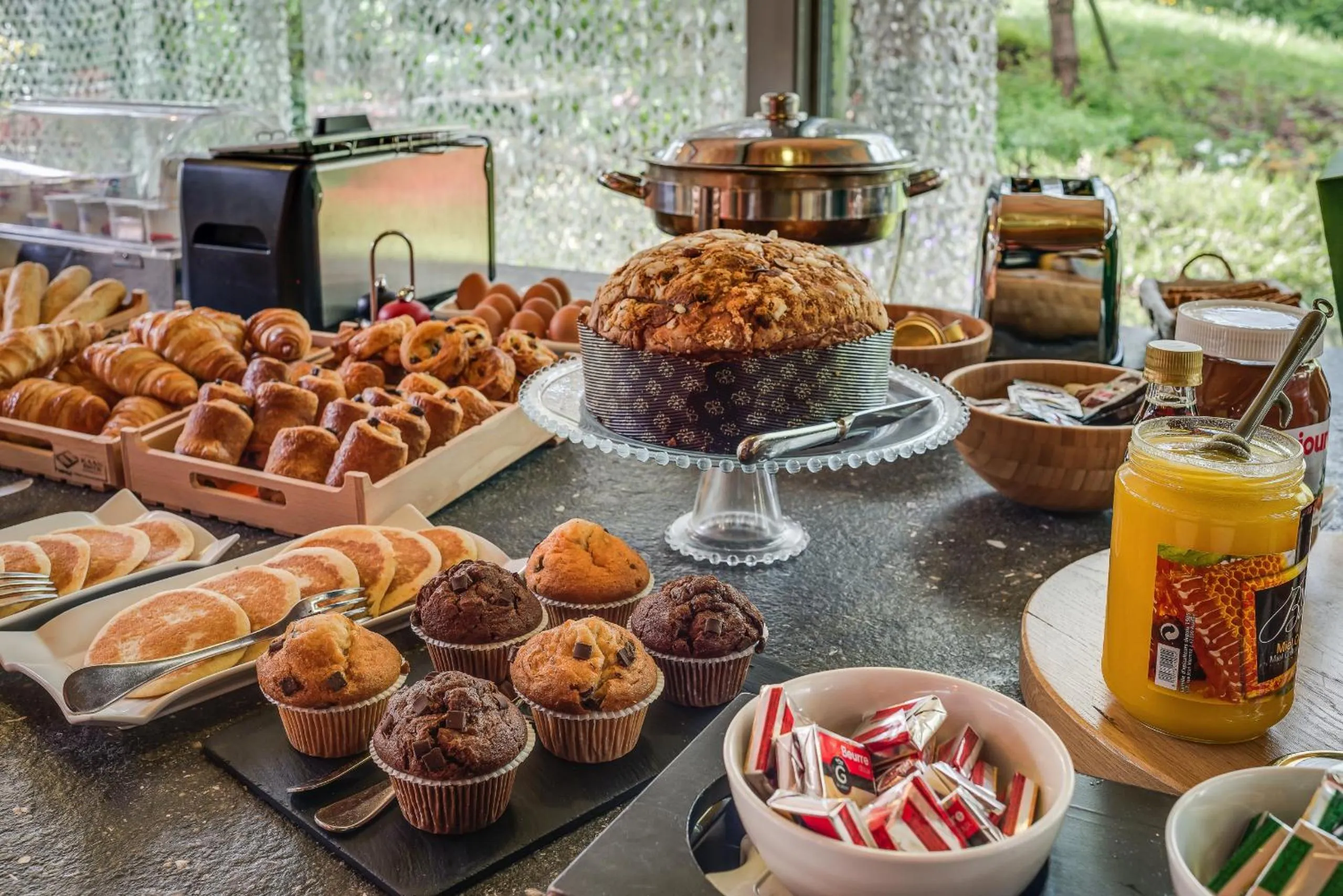 Buffet breakfast in La Maison Rouge