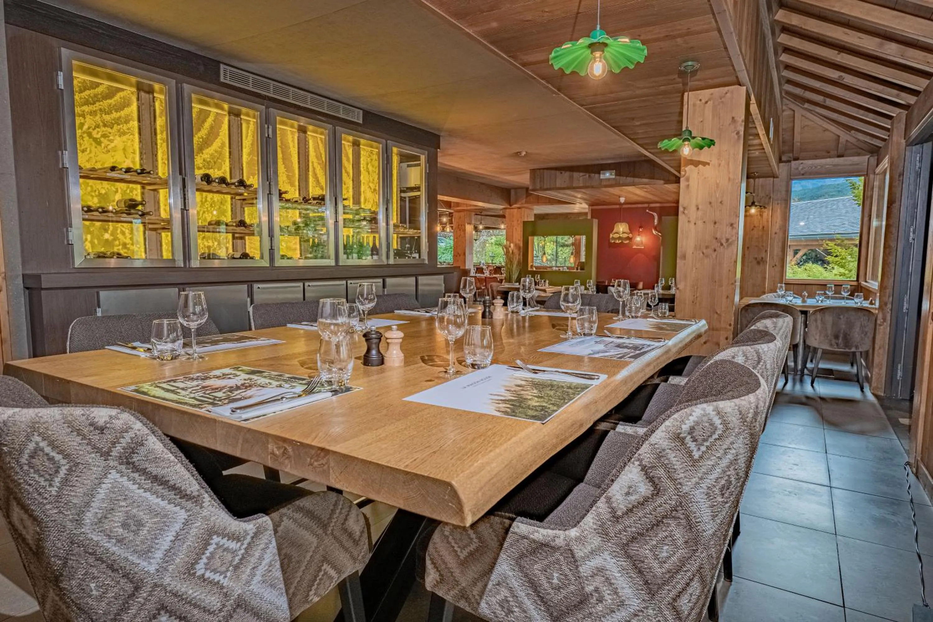 Restaurant/places to eat in La Maison Rouge