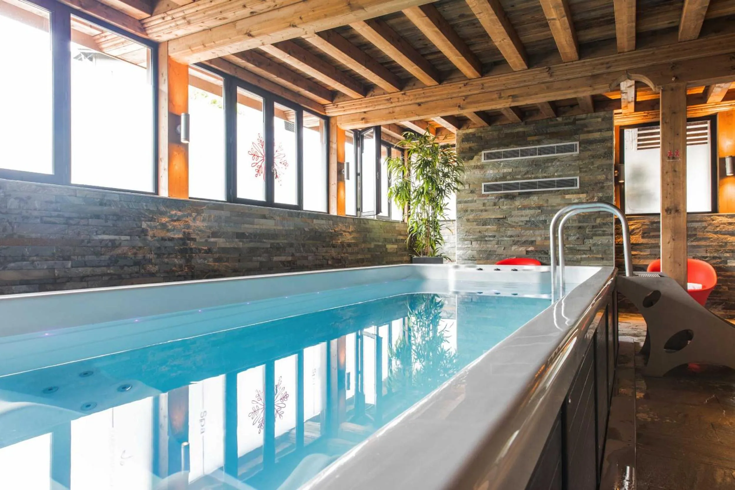 Hot Tub in La Maison Rouge