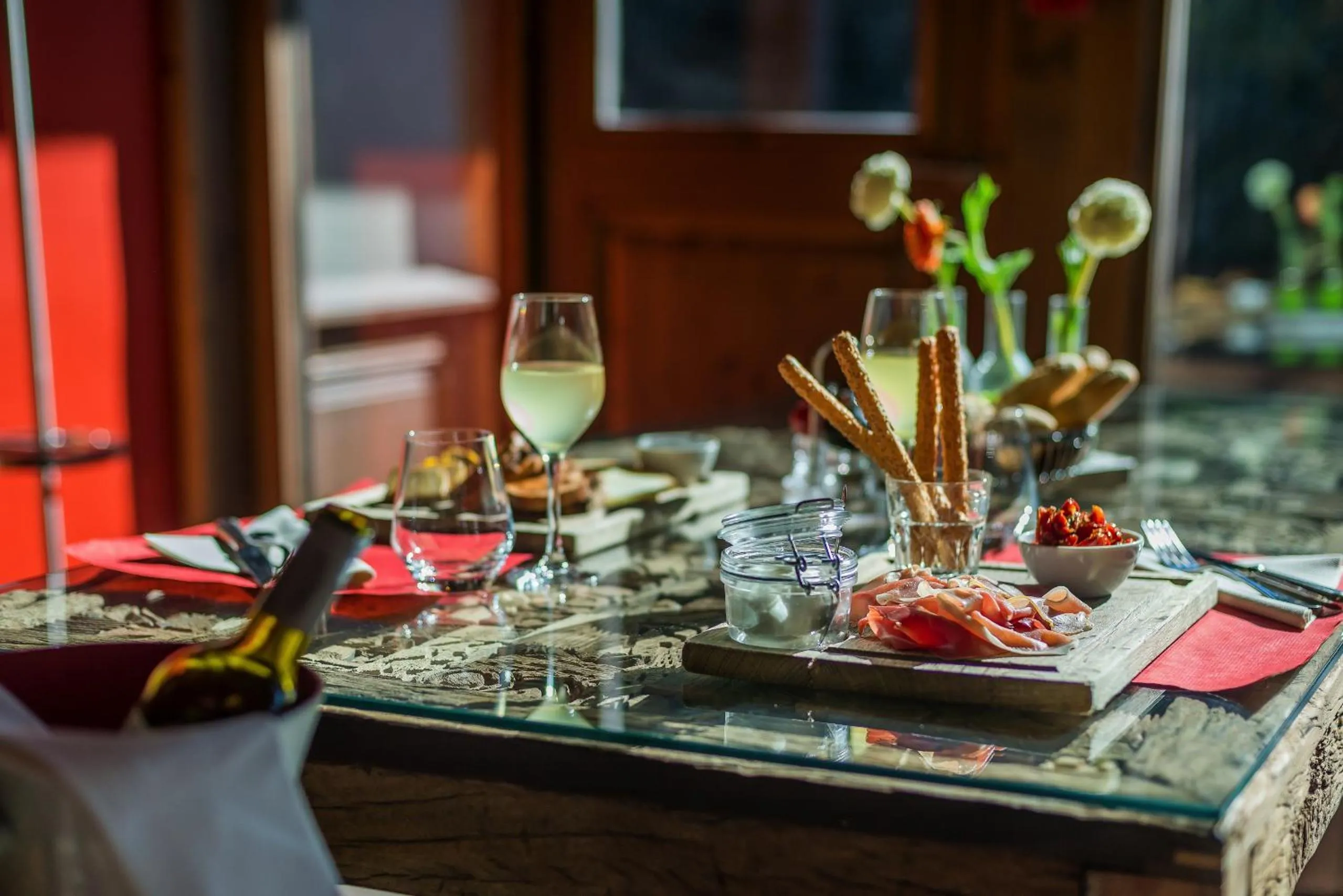 Food and drinks in La Maison Rouge