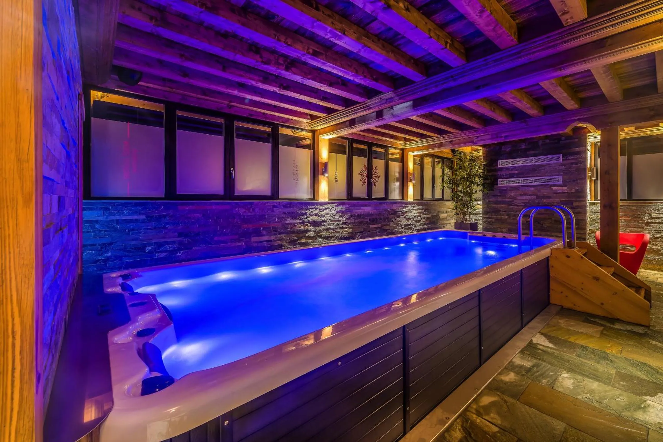 Hot Tub in La Maison Rouge