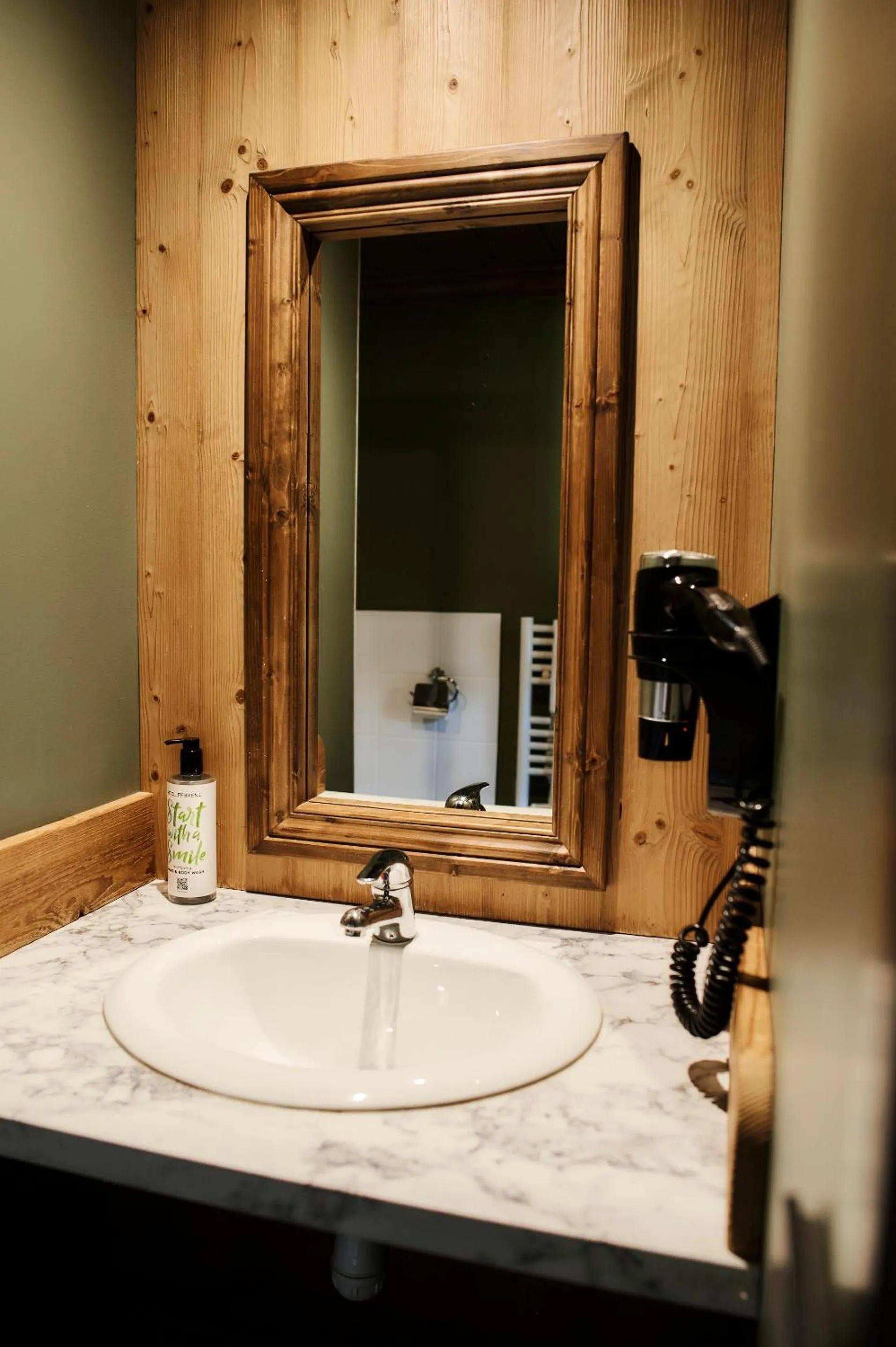 Bathroom in La Maison Rouge