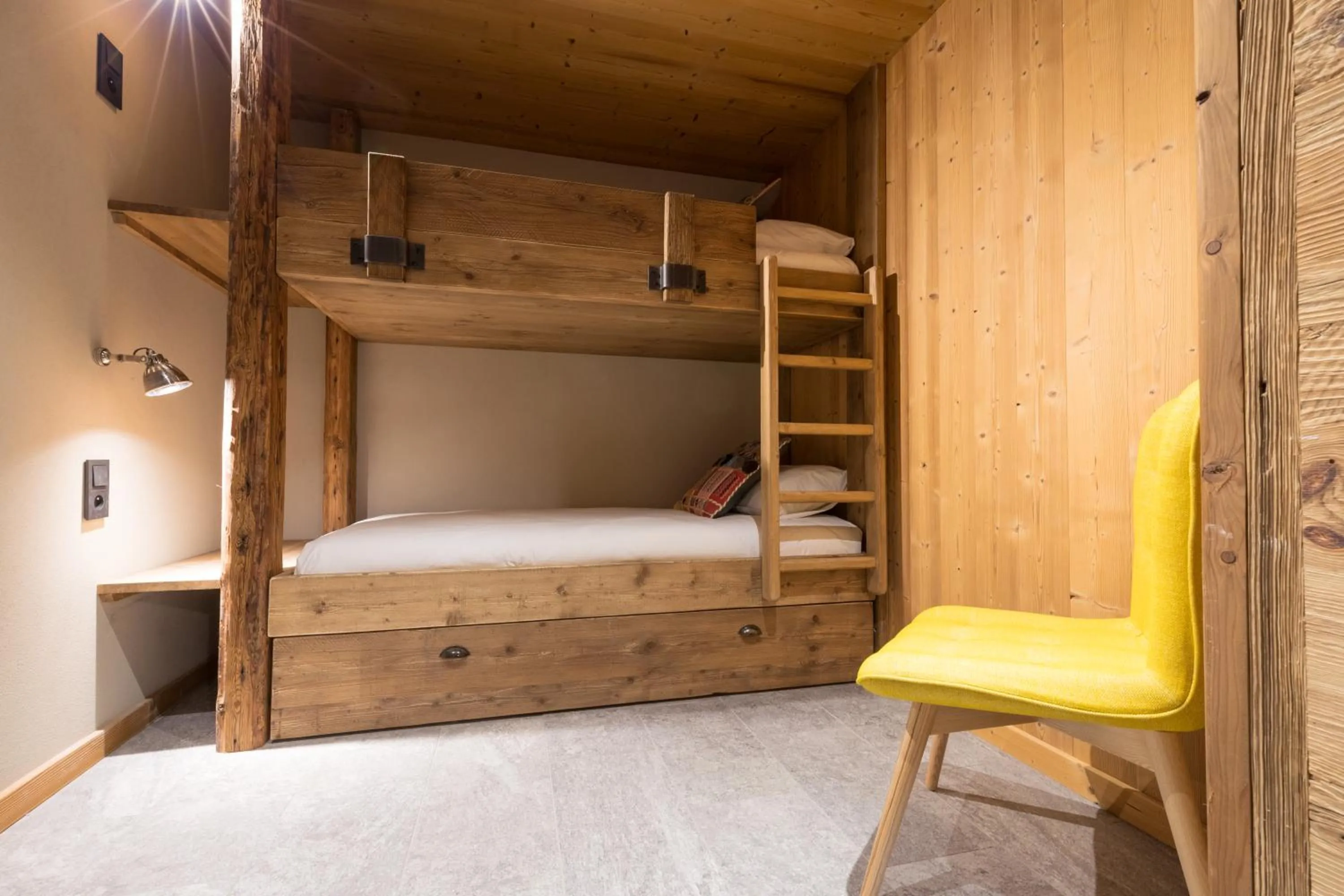 bunk bed, Bed in La Maison Rouge
