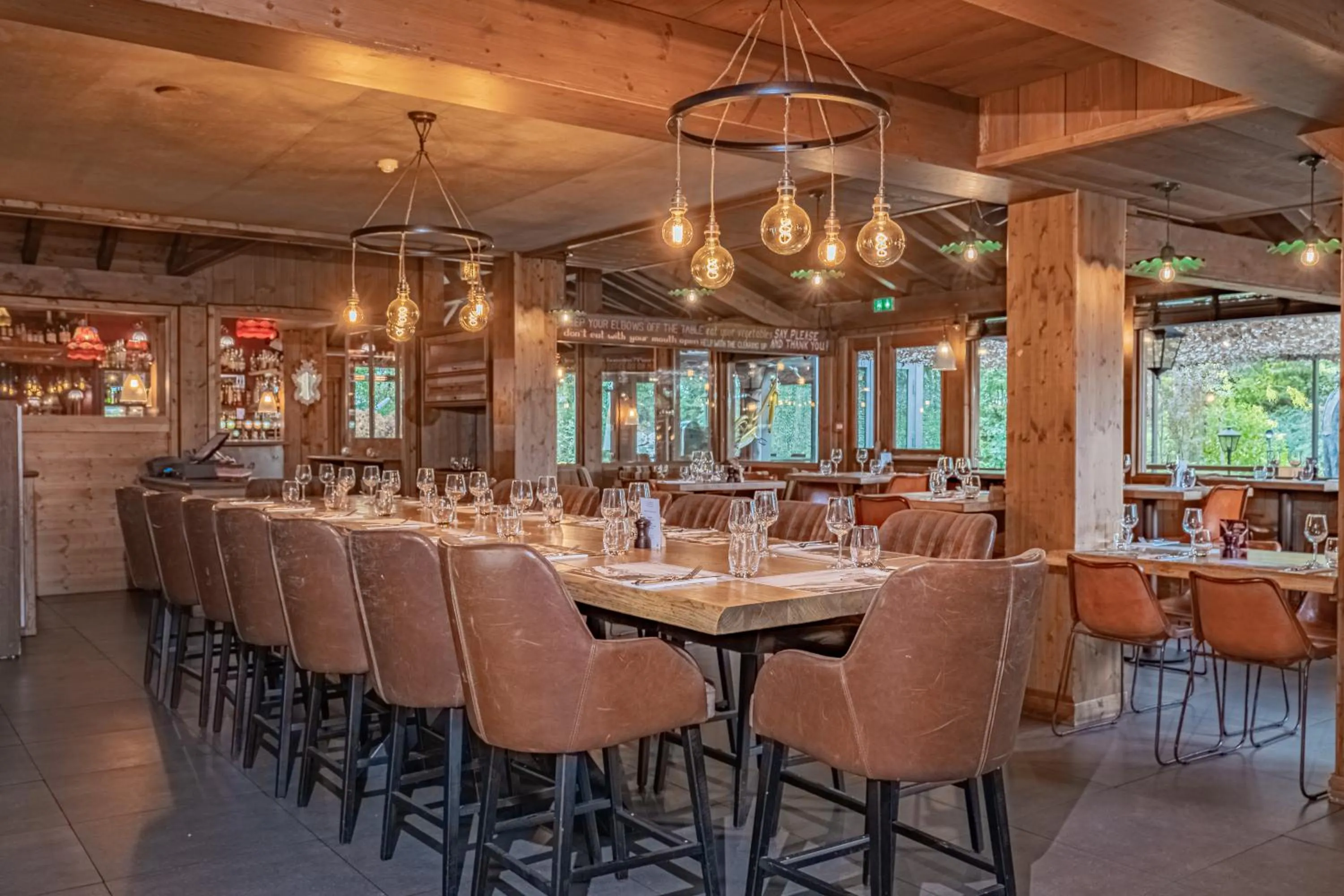 Restaurant/places to eat in La Maison Rouge