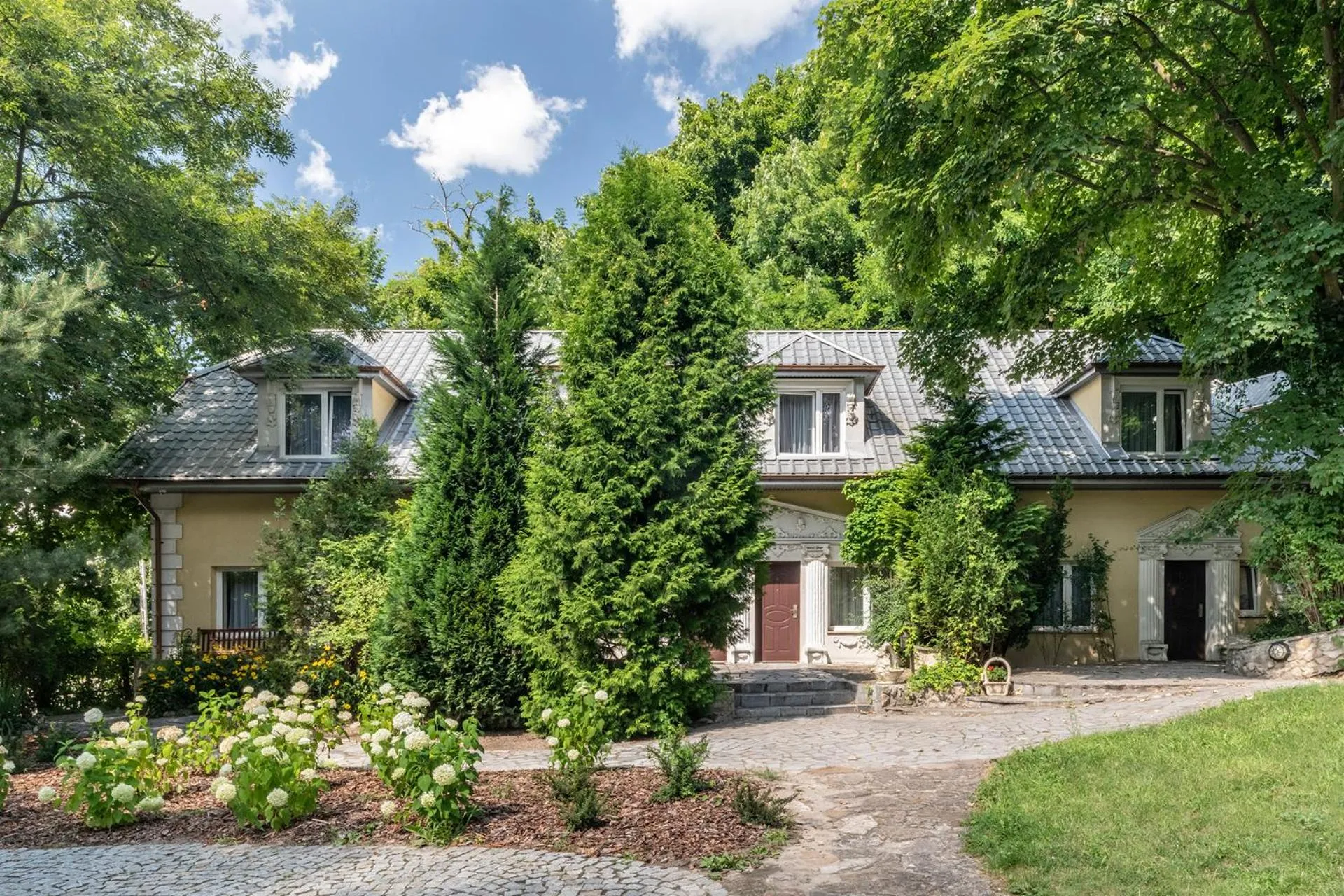 Property building in Tarnovsky Hotel, Resort & SPA