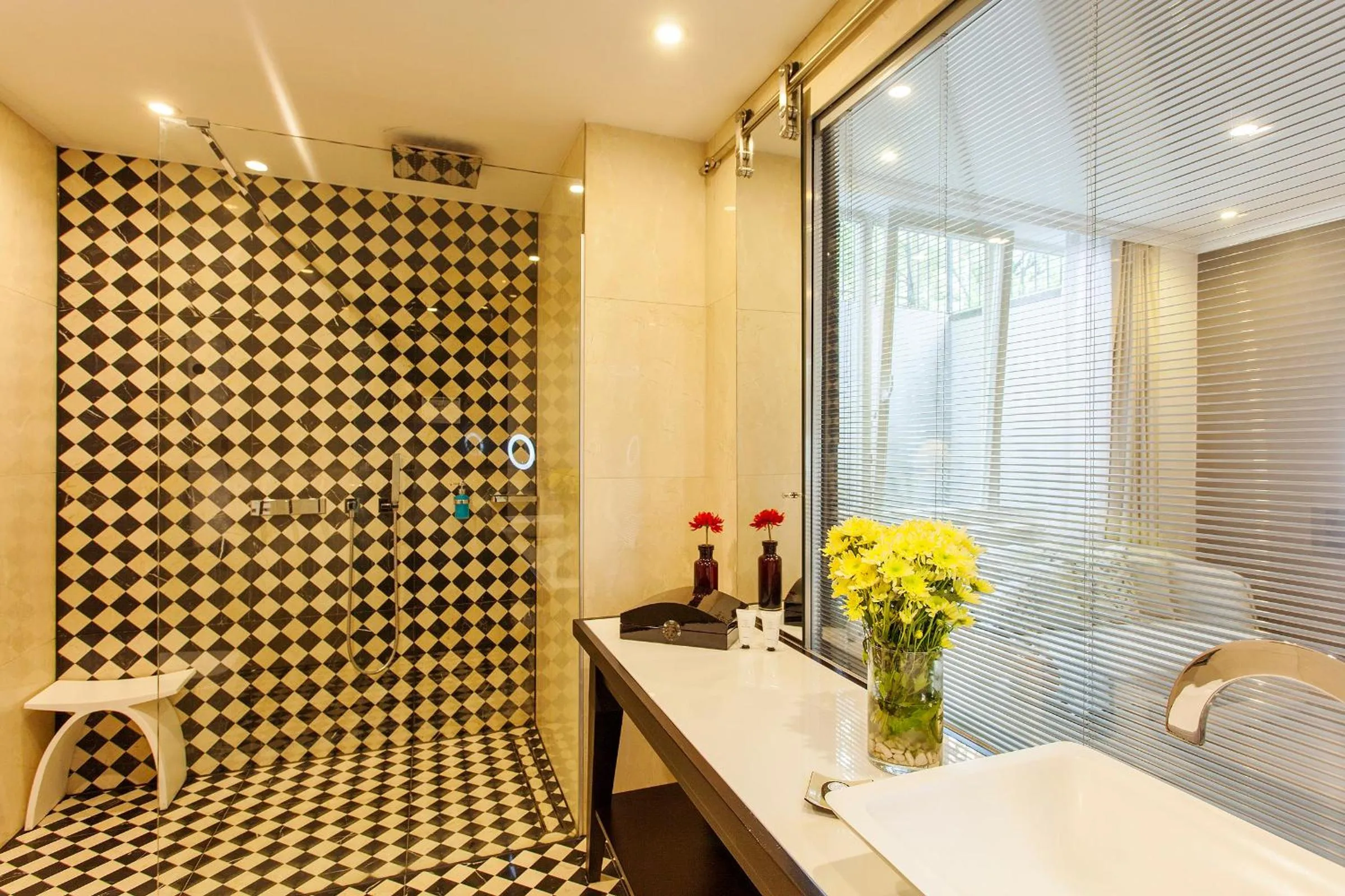 Toilet in Quentin Boutique Hotel