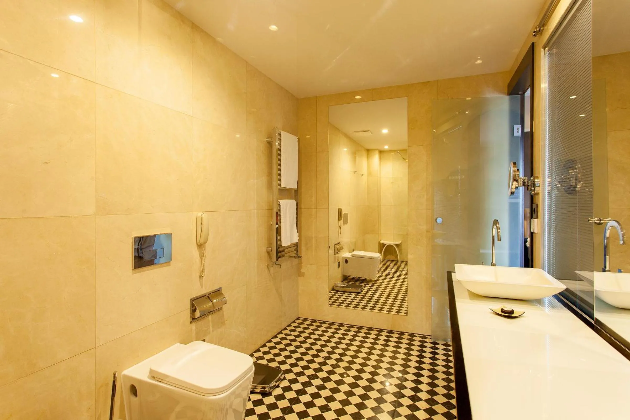 Toilet in Quentin Boutique Hotel