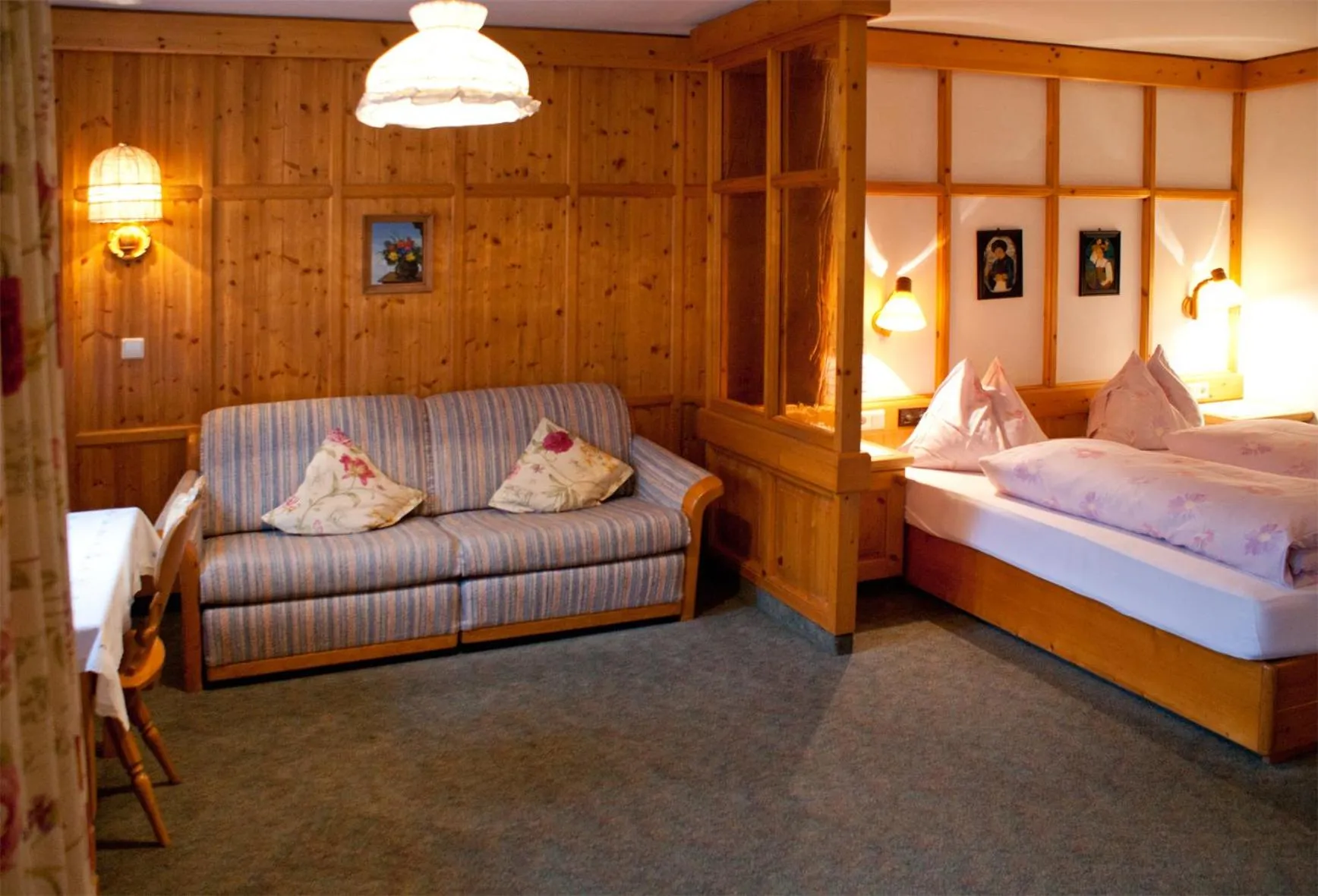 Photo of the whole room, Bed in Hotel-Gasthof "Zur Mühle"