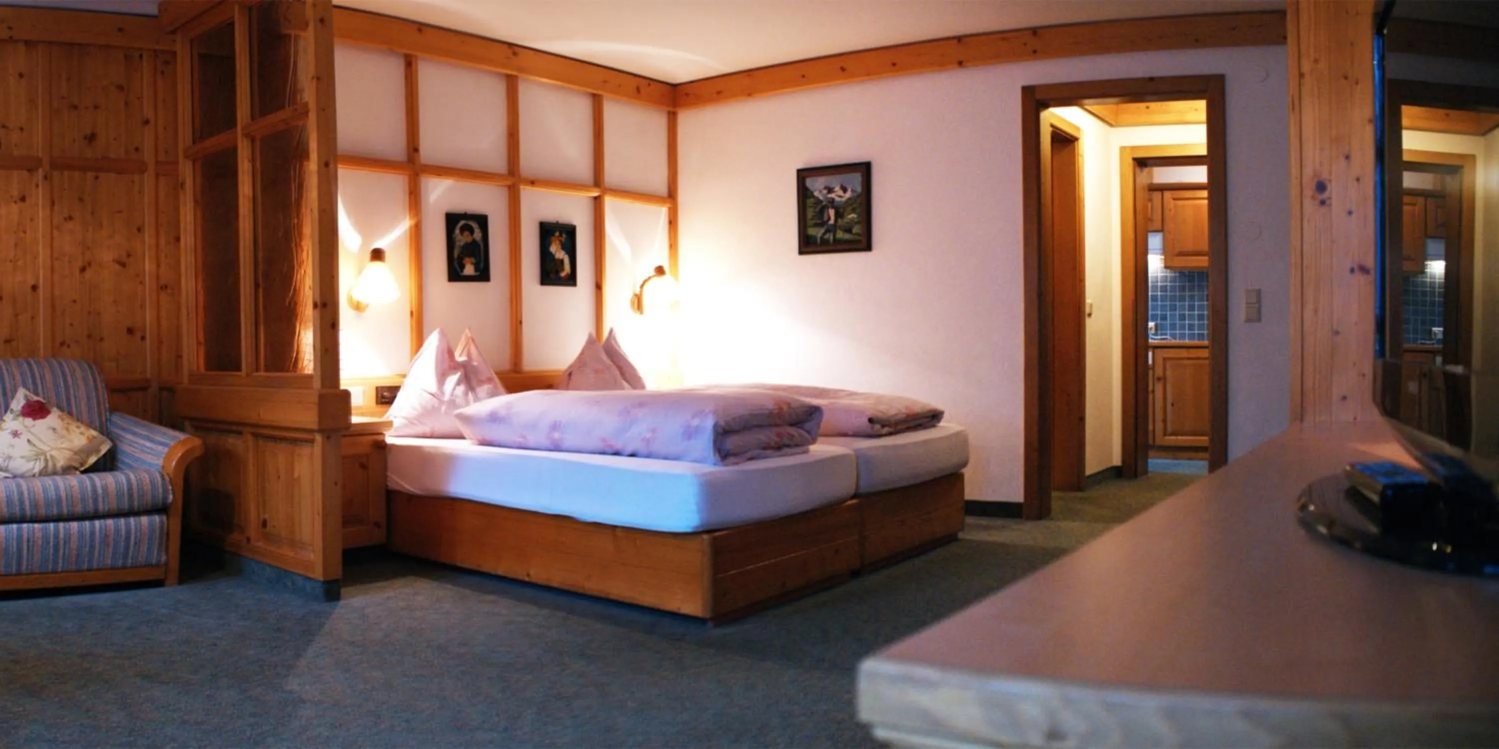 Photo of the whole room, Bed in Hotel-Gasthof "Zur Mühle"