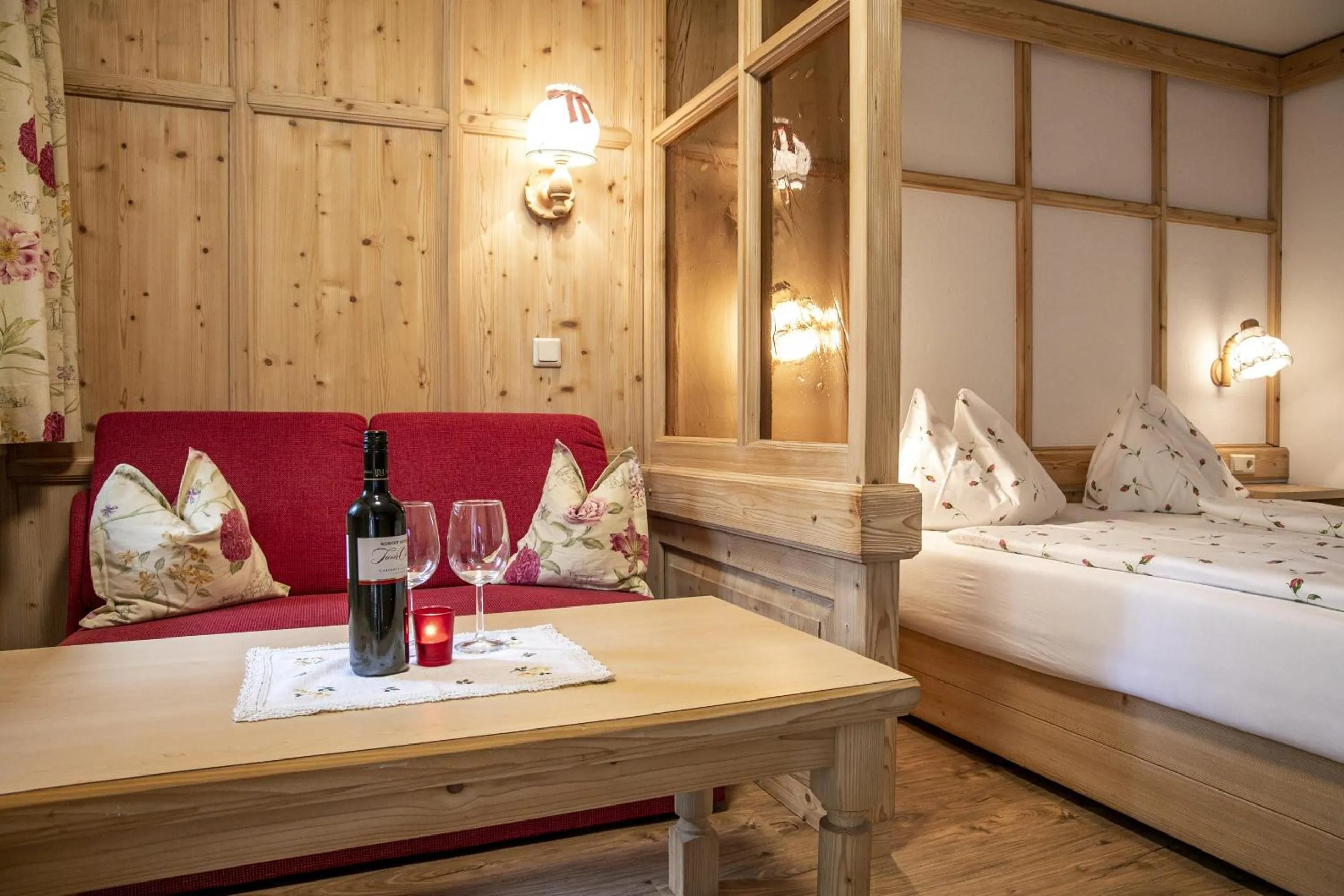 Seating area, Bed in Hotel-Gasthof "Zur Mühle"