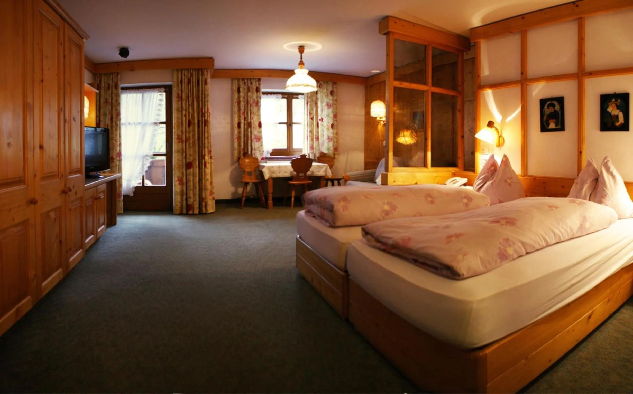Photo of the whole room, Bed in Hotel-Gasthof "Zur Mühle"