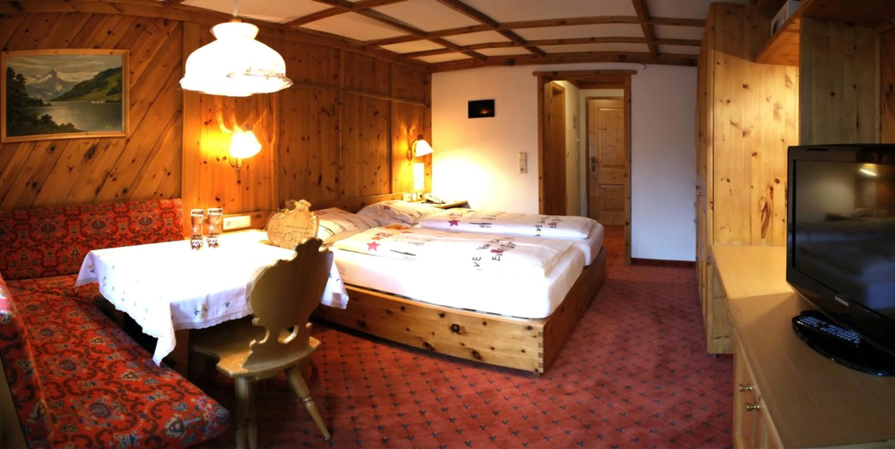 Photo of the whole room, Bed in Hotel-Gasthof "Zur Mühle"