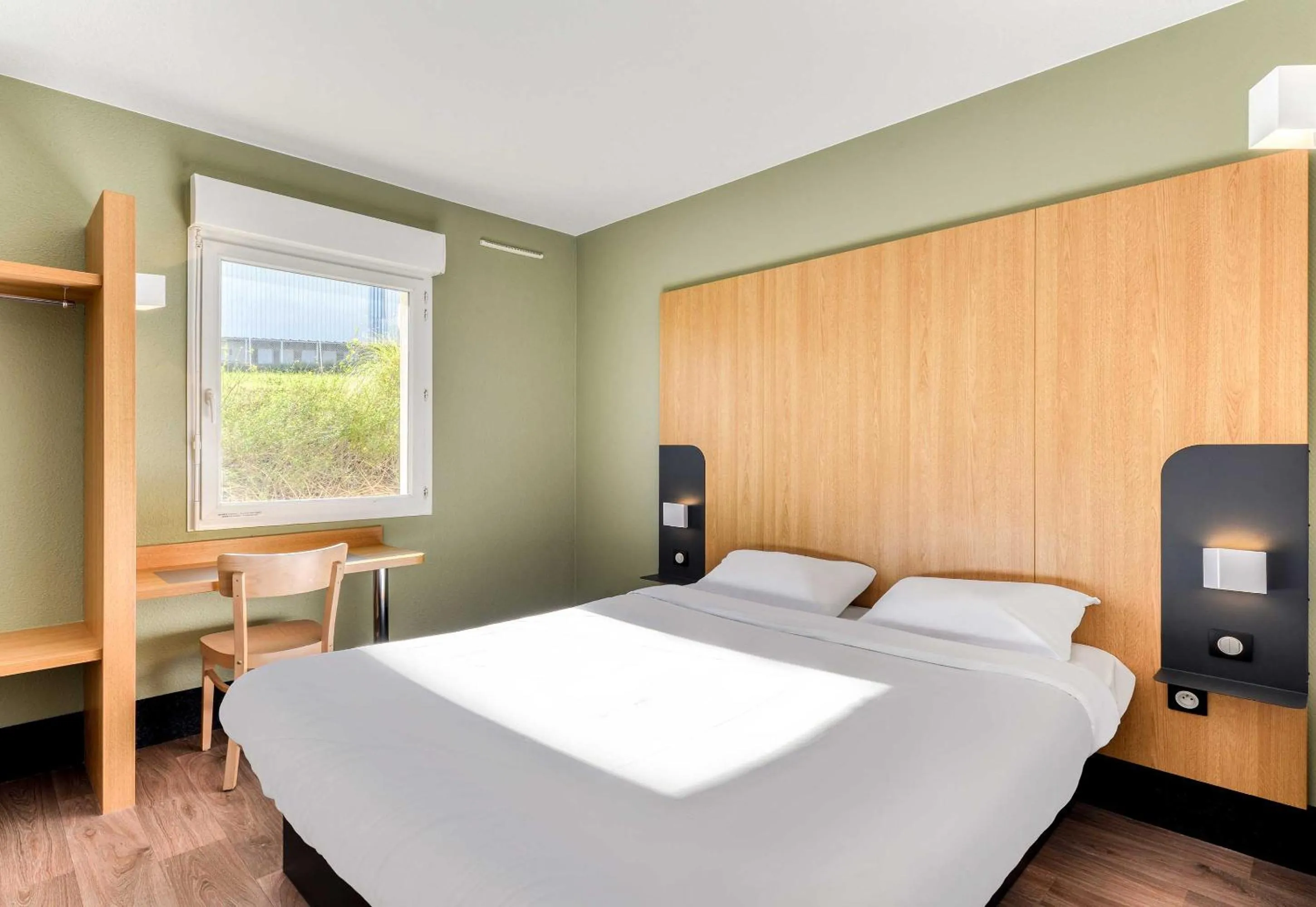 Bedroom, Bed in B&B HOTEL Pézenas