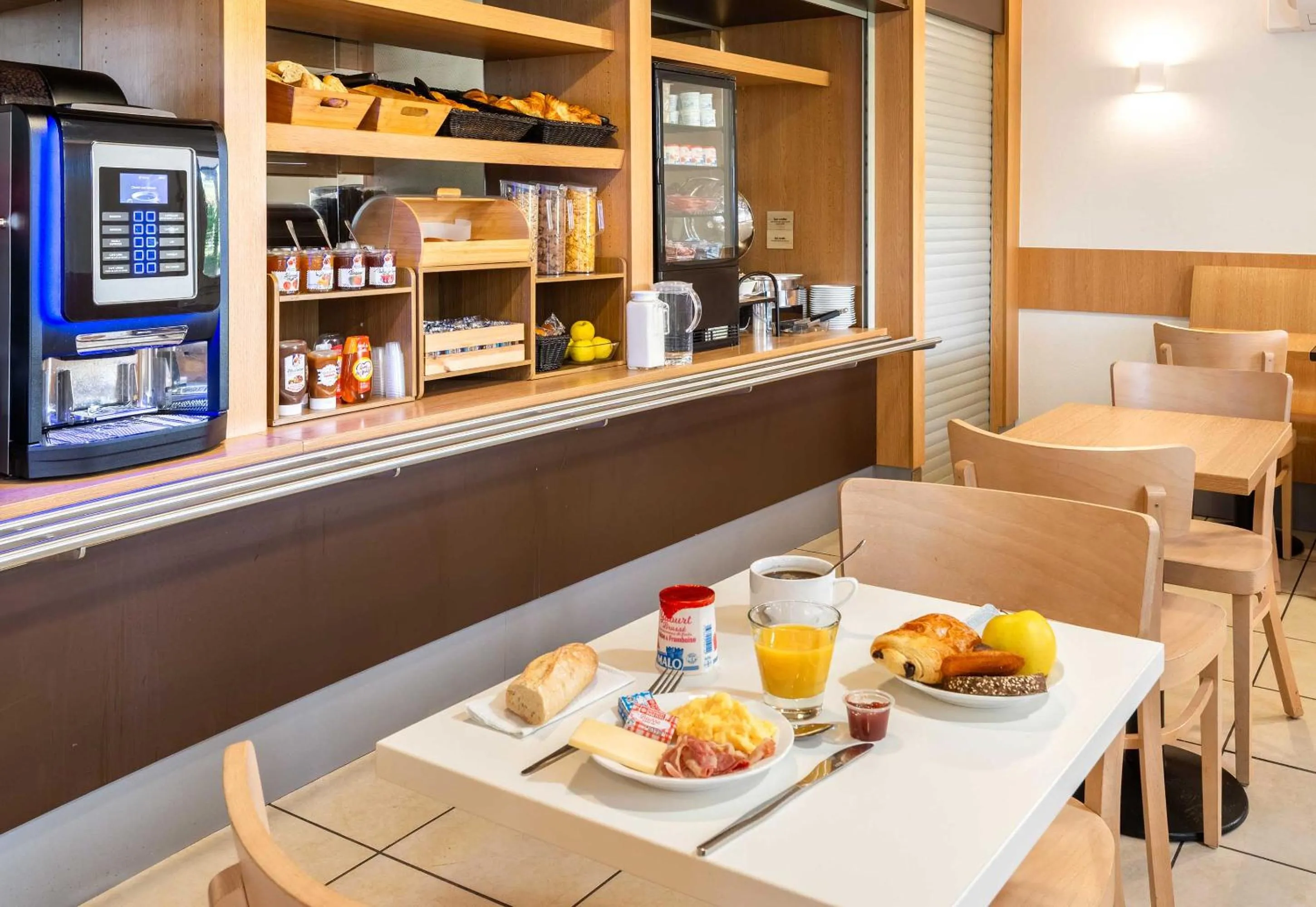 Breakfast in B&B HOTEL Pézenas