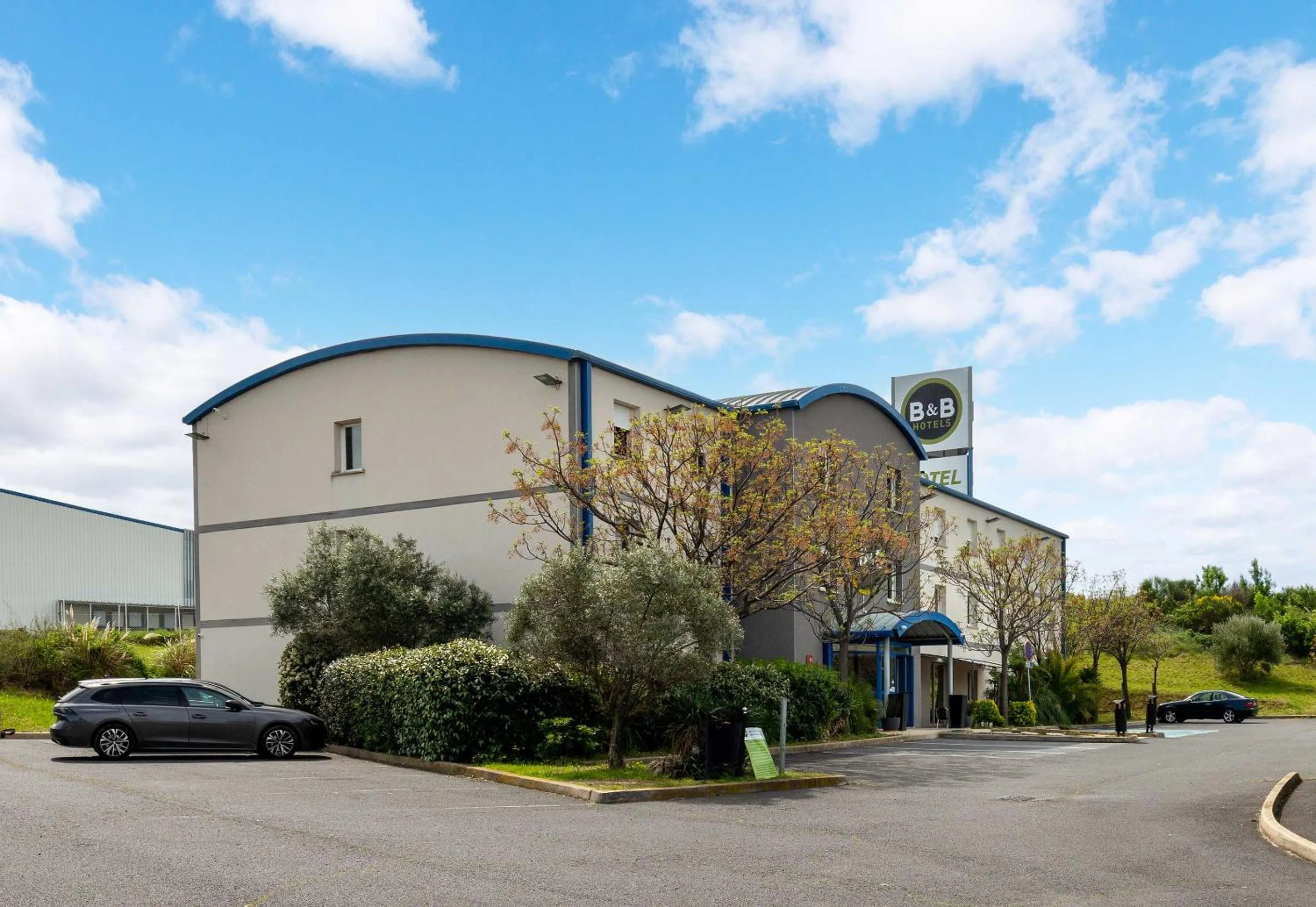 Property building in B&B HOTEL Pézenas
