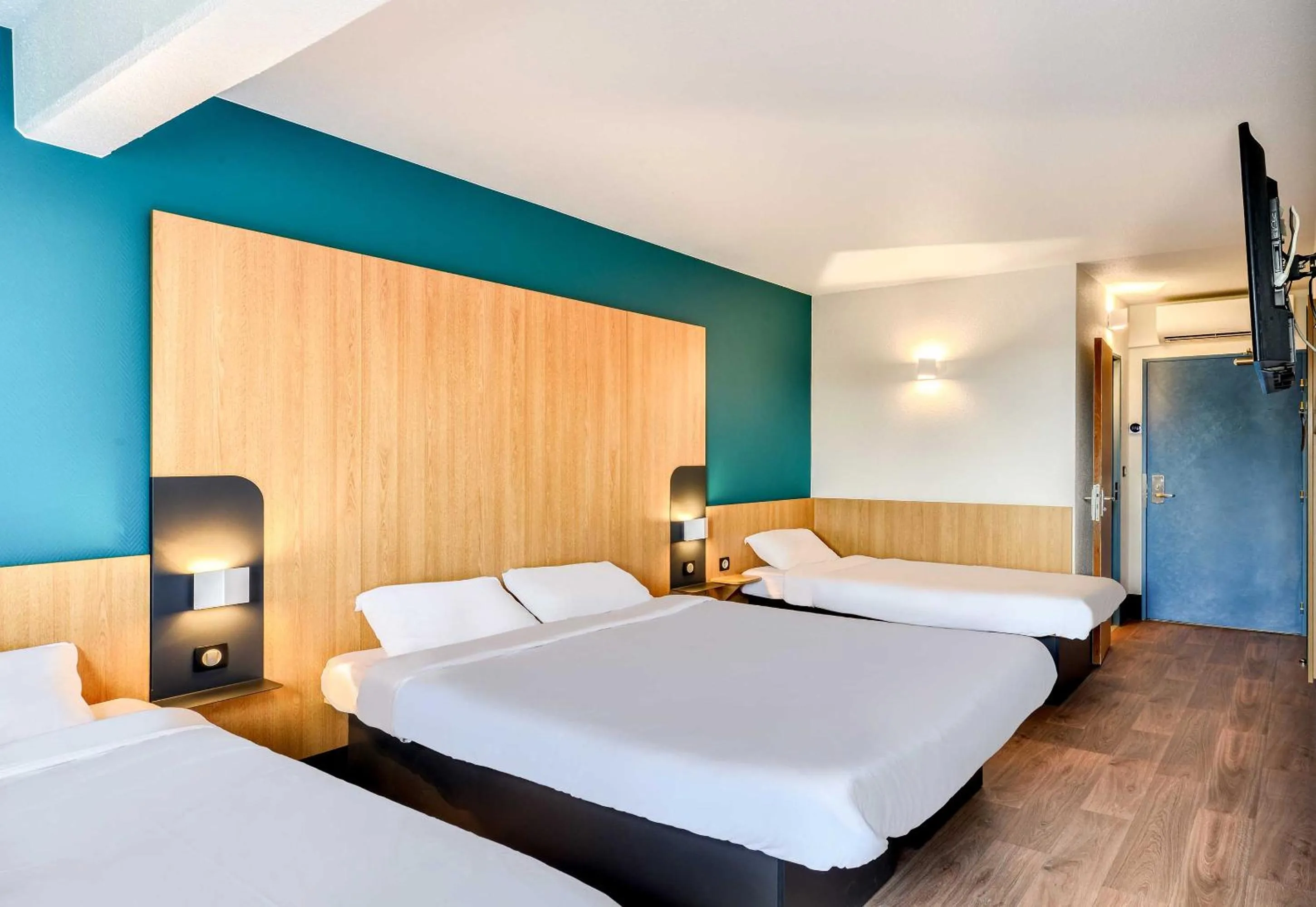 Bedroom, Bed in B&B HOTEL Pézenas