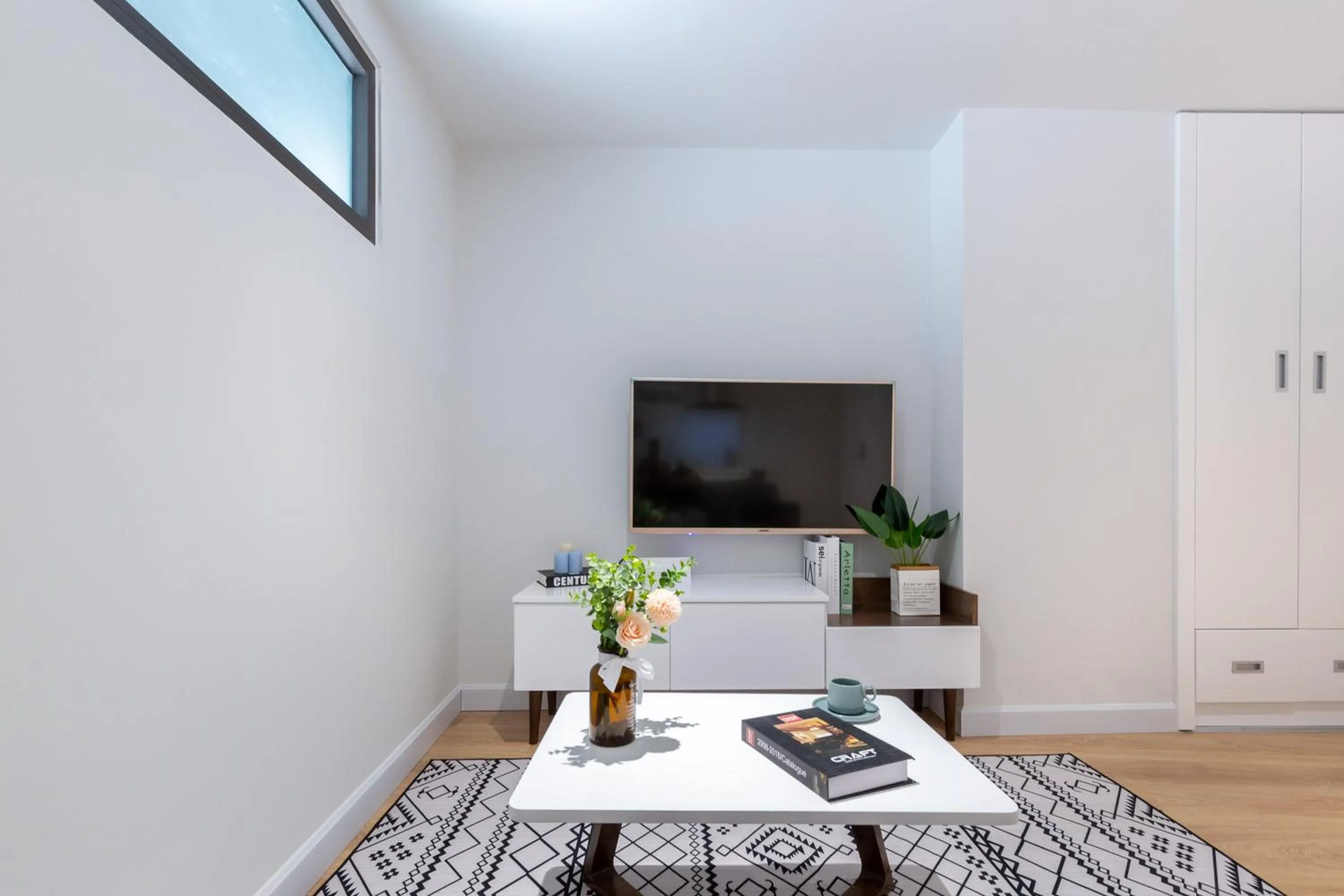 TV and multimedia in Cozrum Homes - Premier Residence