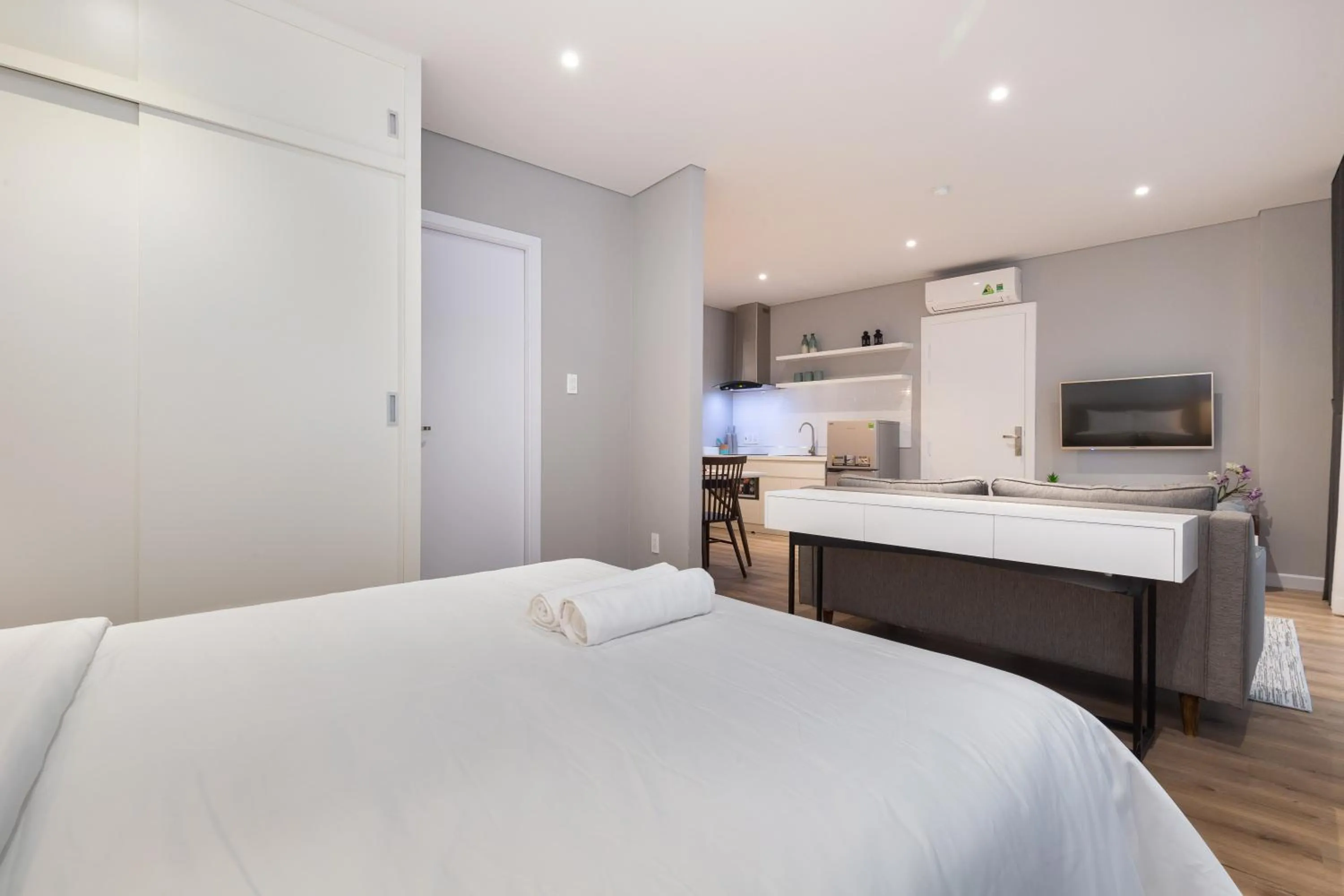 Photo of the whole room, Bed in Cozrum Homes - Premier Residence