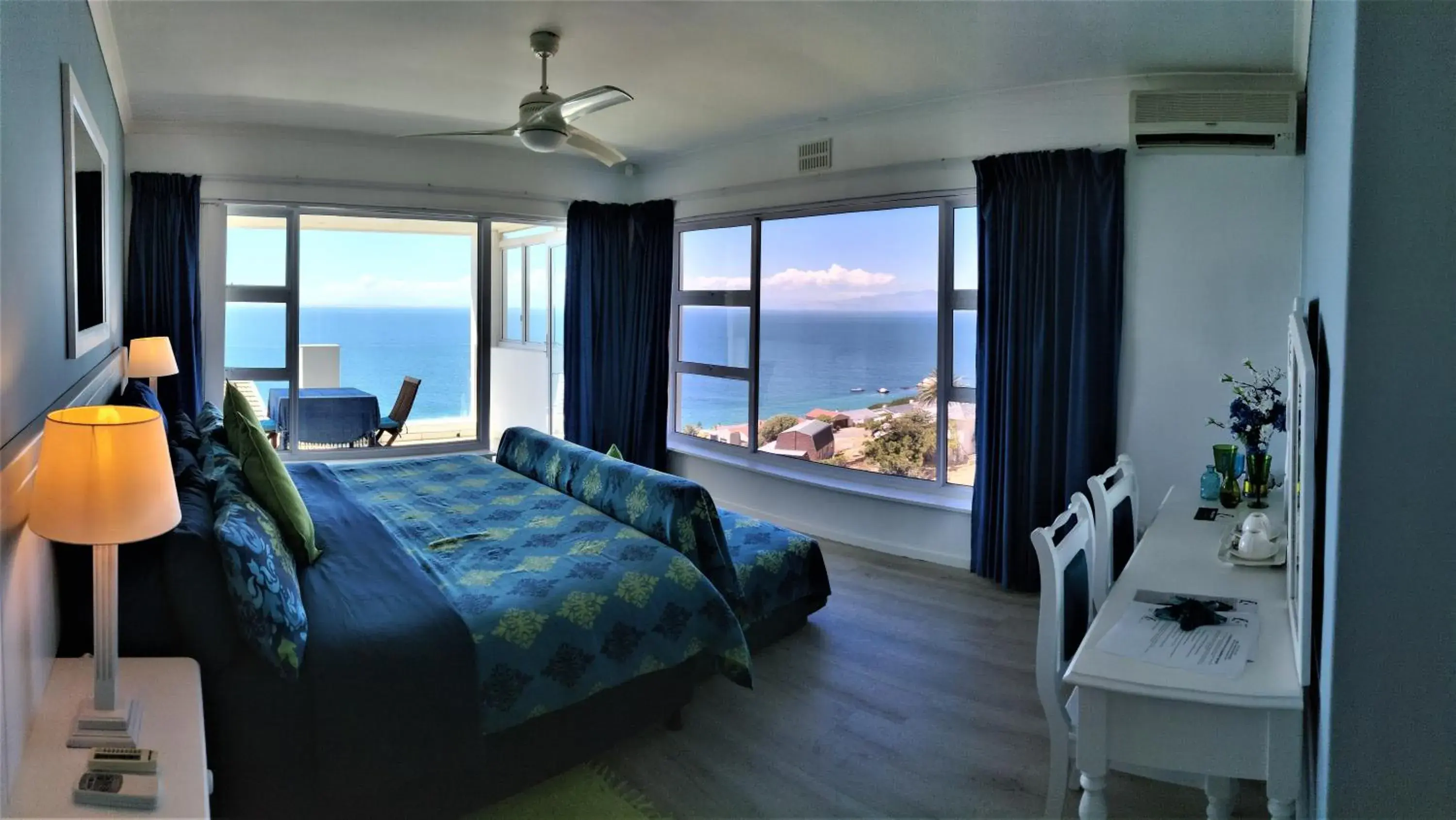 Royal Suite with Sea View - single occupancy in Penguinden - load-shedding free Royal Suite with Sea View - single occupancy in Penguinden - load-shedding free