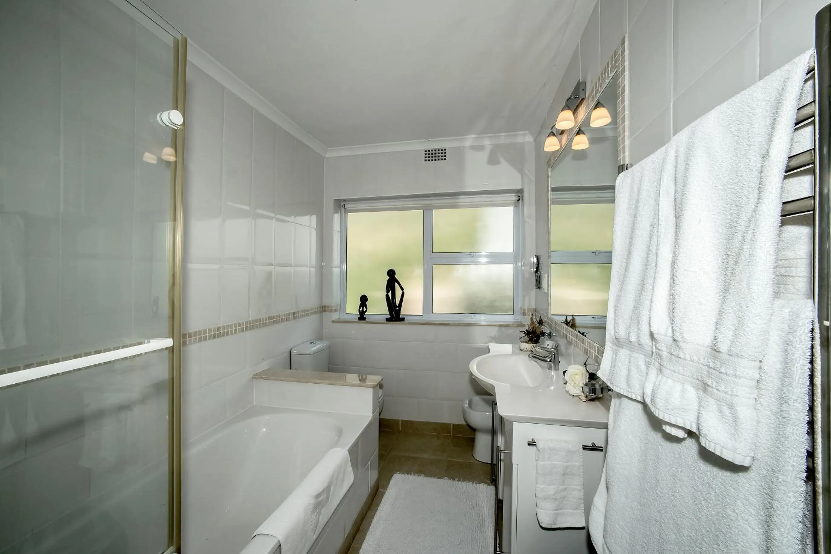 Bathroom in Penguinden - load-shedding free