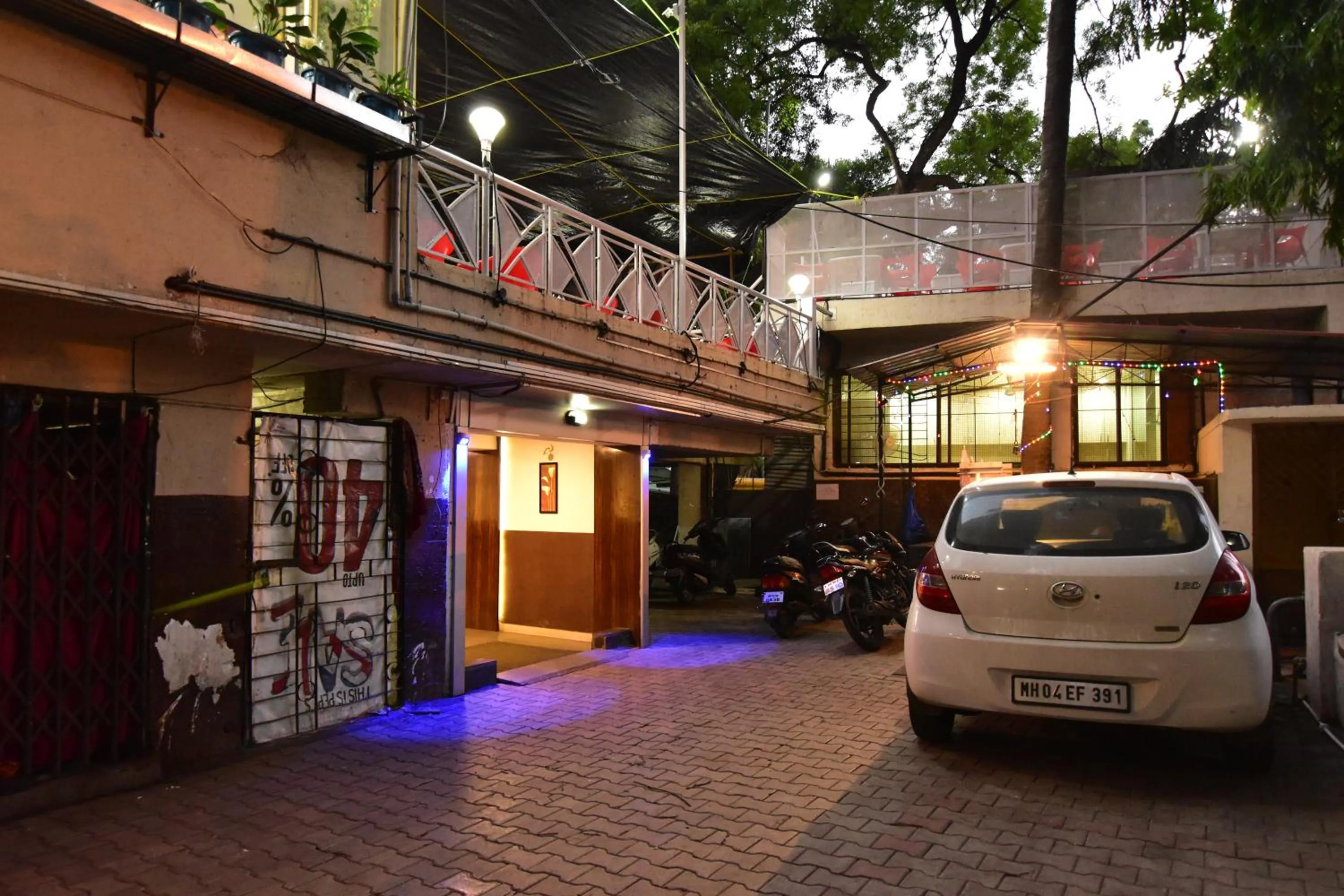 Property building in MY Bizz Hotel Sapna