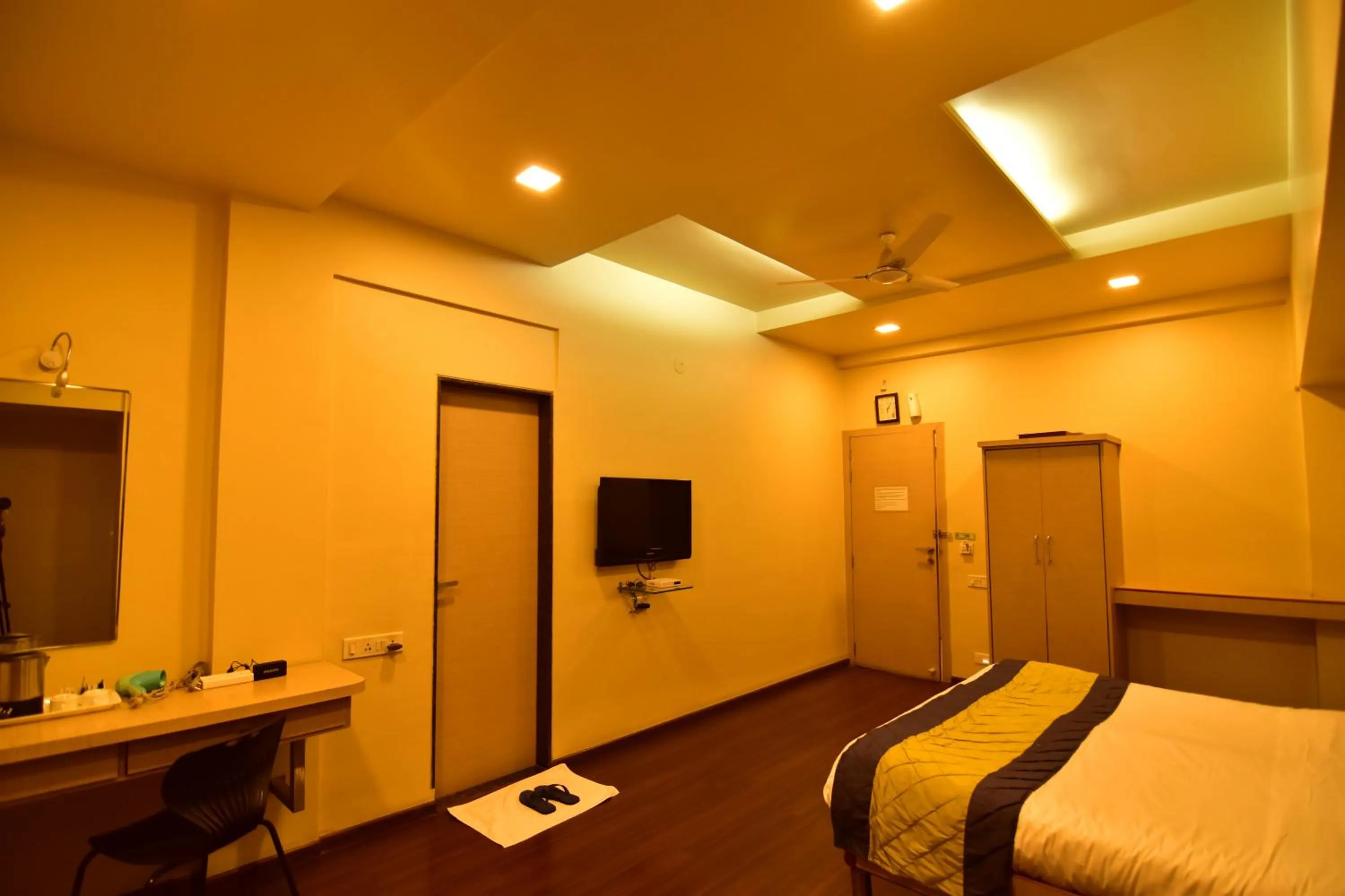 Photo of the whole room, Bed in MY Bizz Hotel Sapna