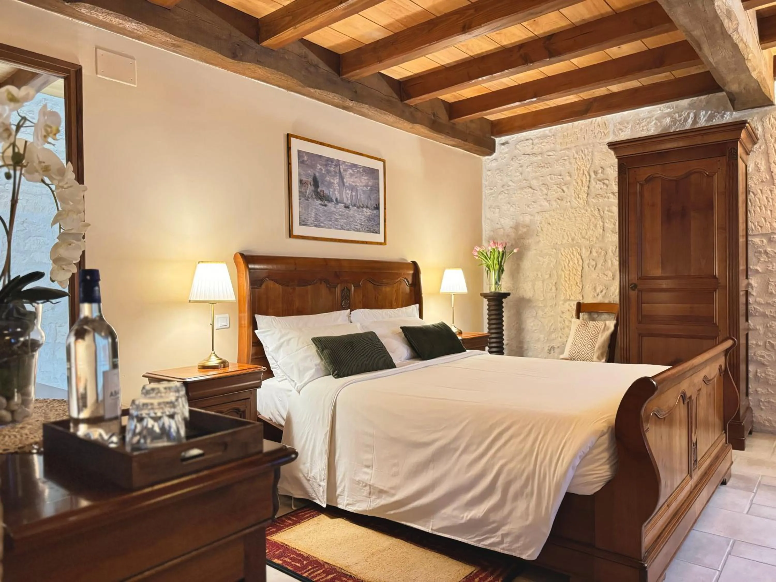 Bed in Le Relais de Saint-Preuil, The Originals Relais Vignes du Cognac