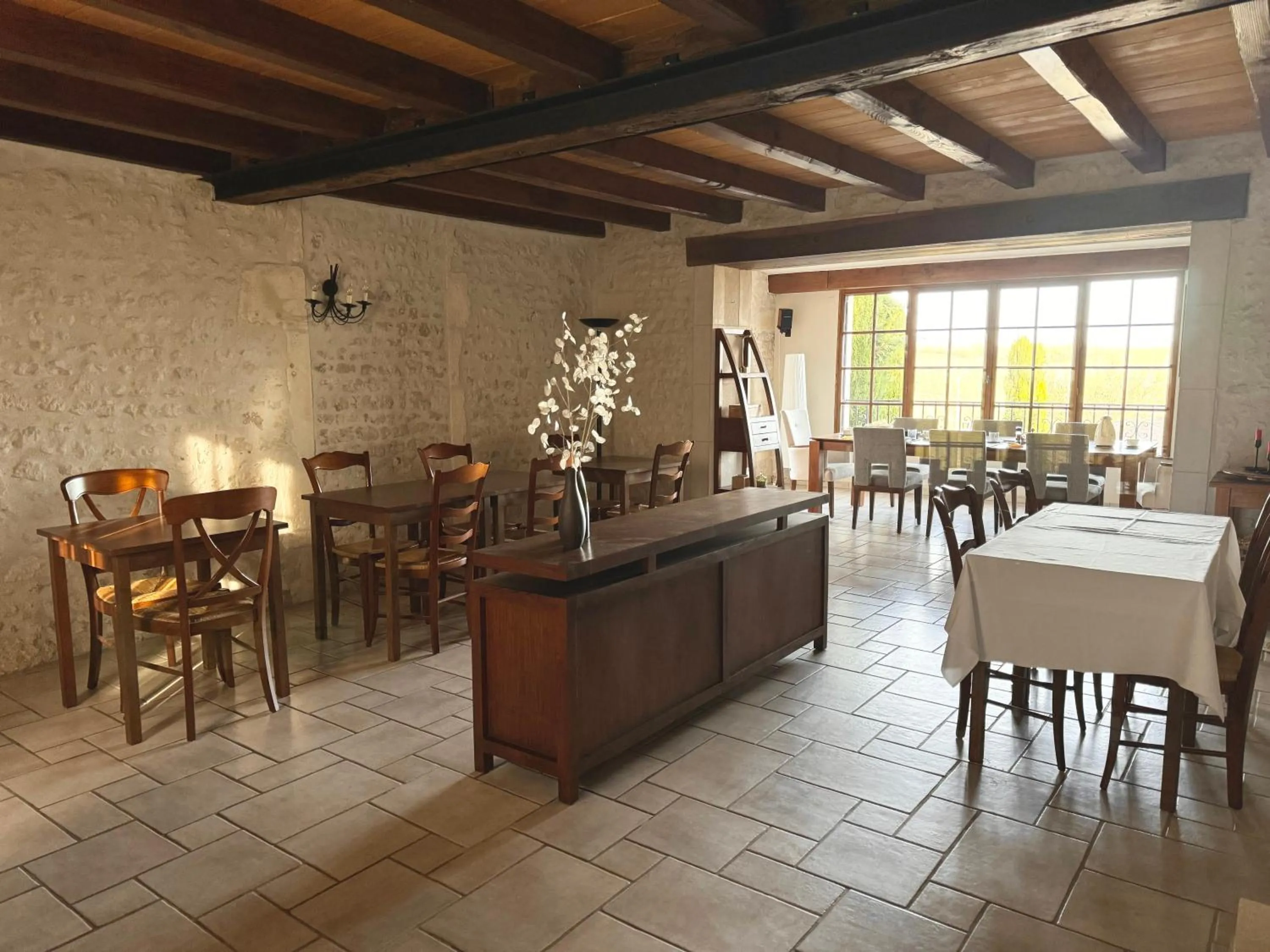 Restaurant/places to eat in Le Relais de Saint-Preuil, The Originals Relais Vignes du Cognac
