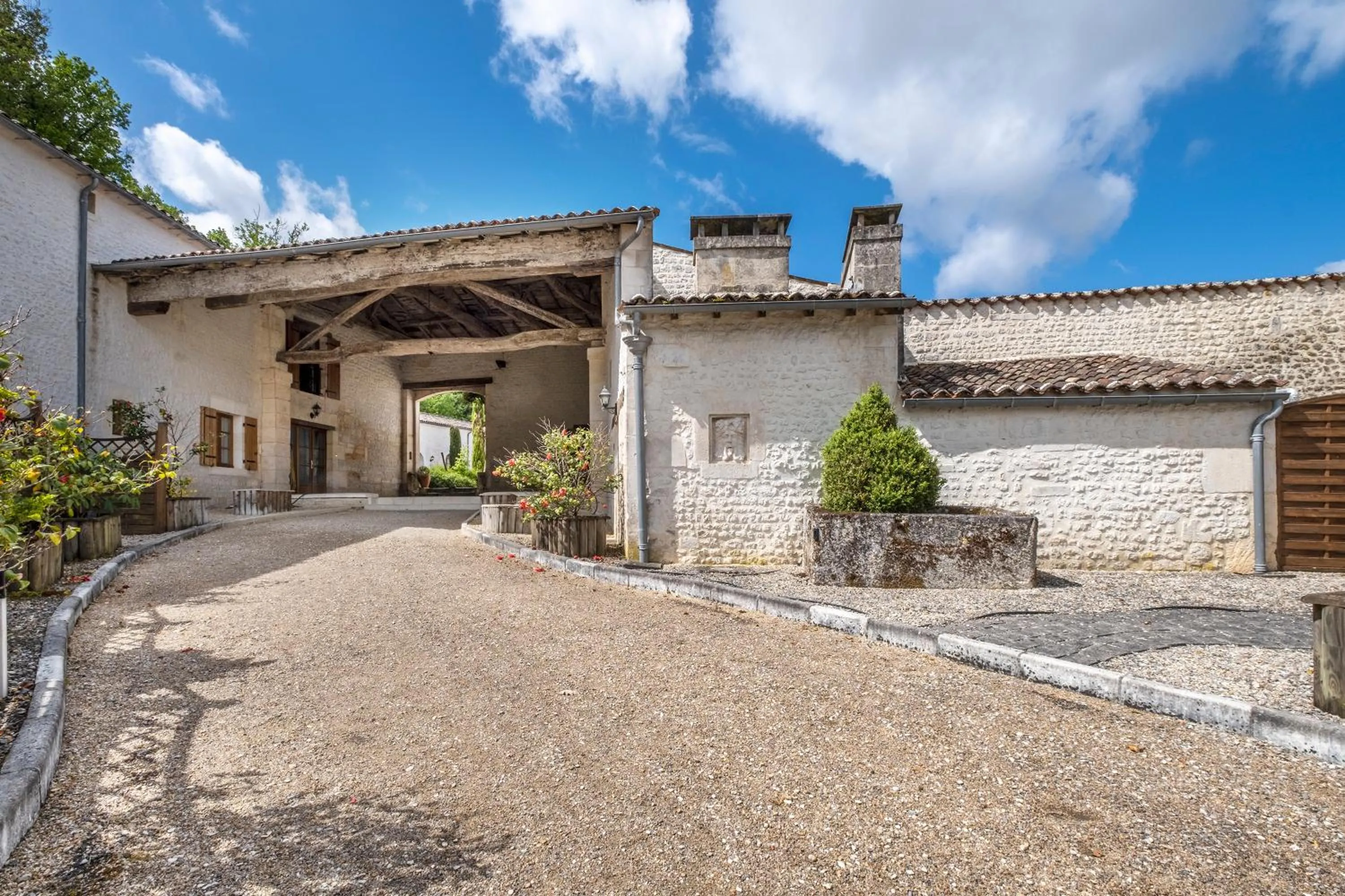 Property building in Le Relais de Saint-Preuil, The Originals Relais Vignes du Cognac