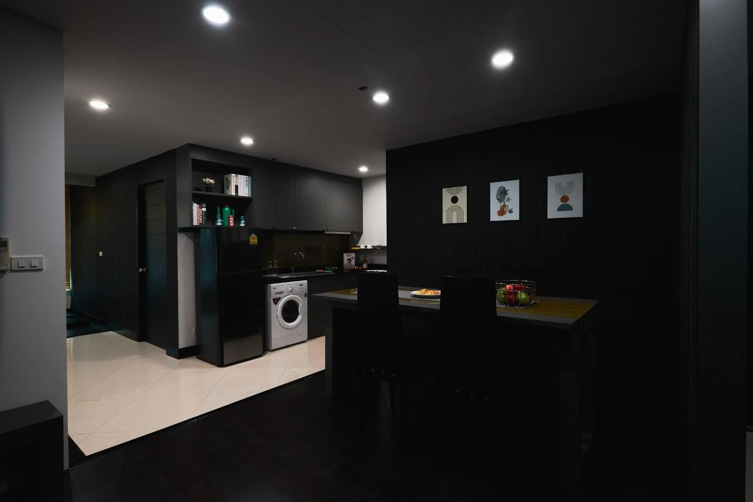 Photo of the whole room in 42Grand Residence