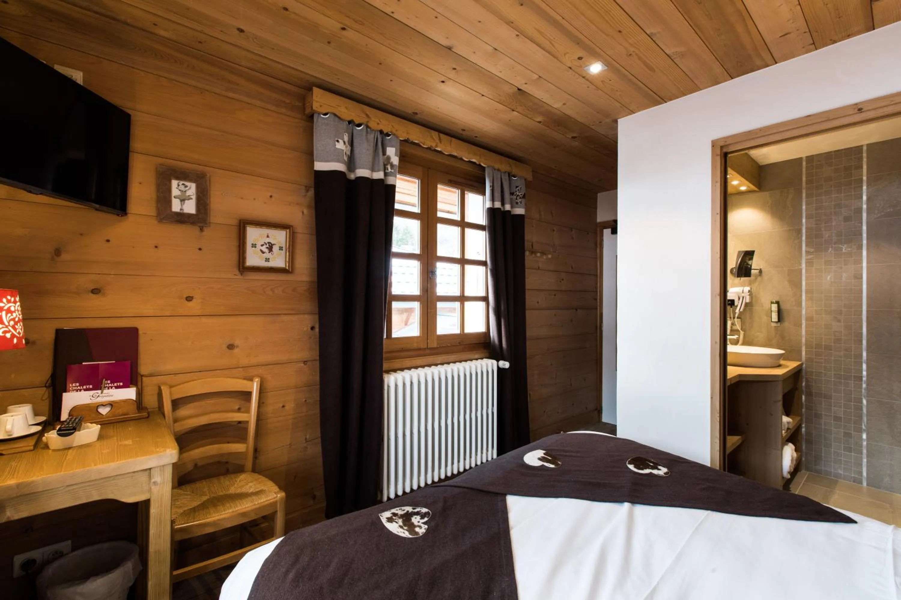 TV and multimedia, Bed in Les Chalets de La Griyotire