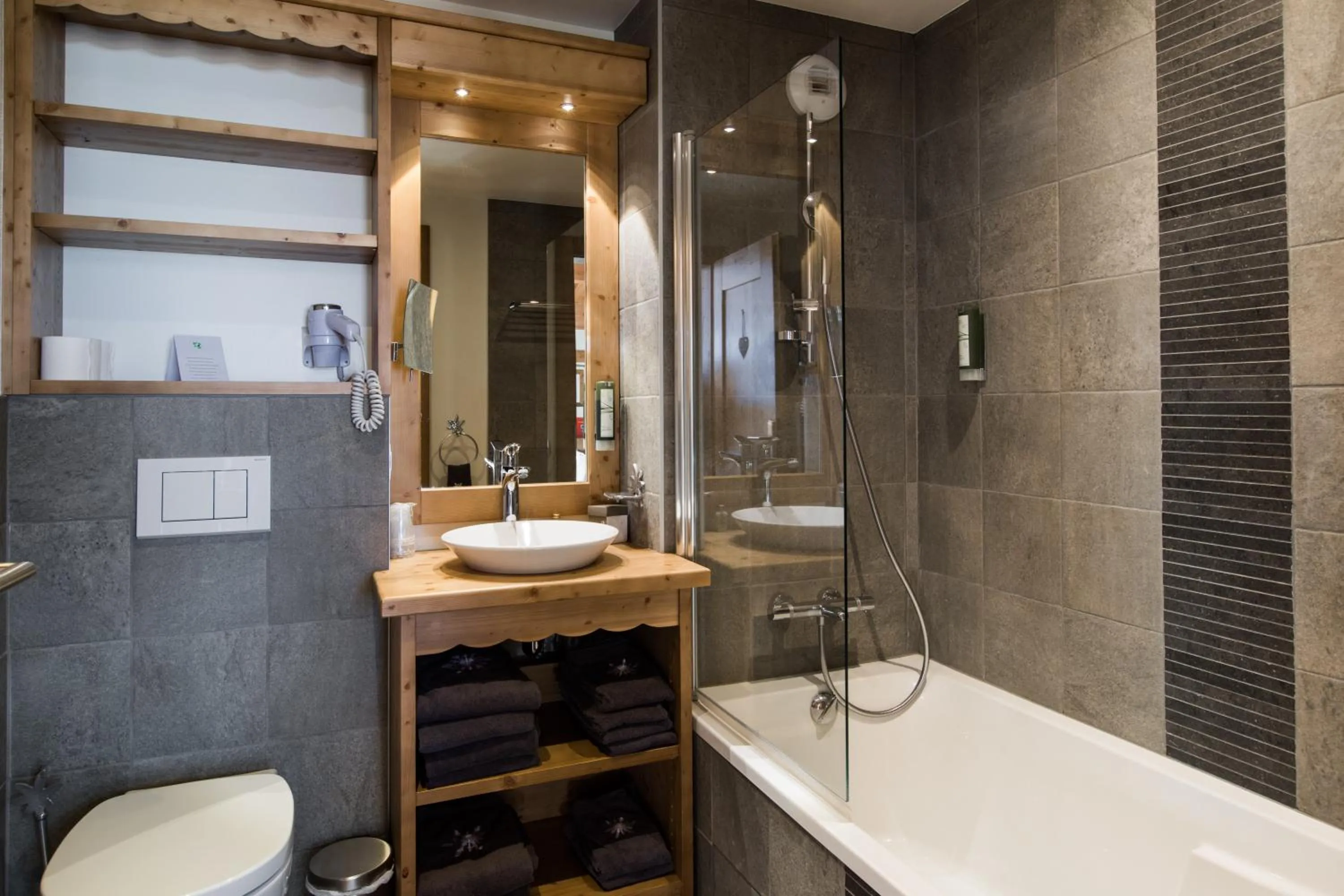Bathroom in Les Chalets de La Griyotire