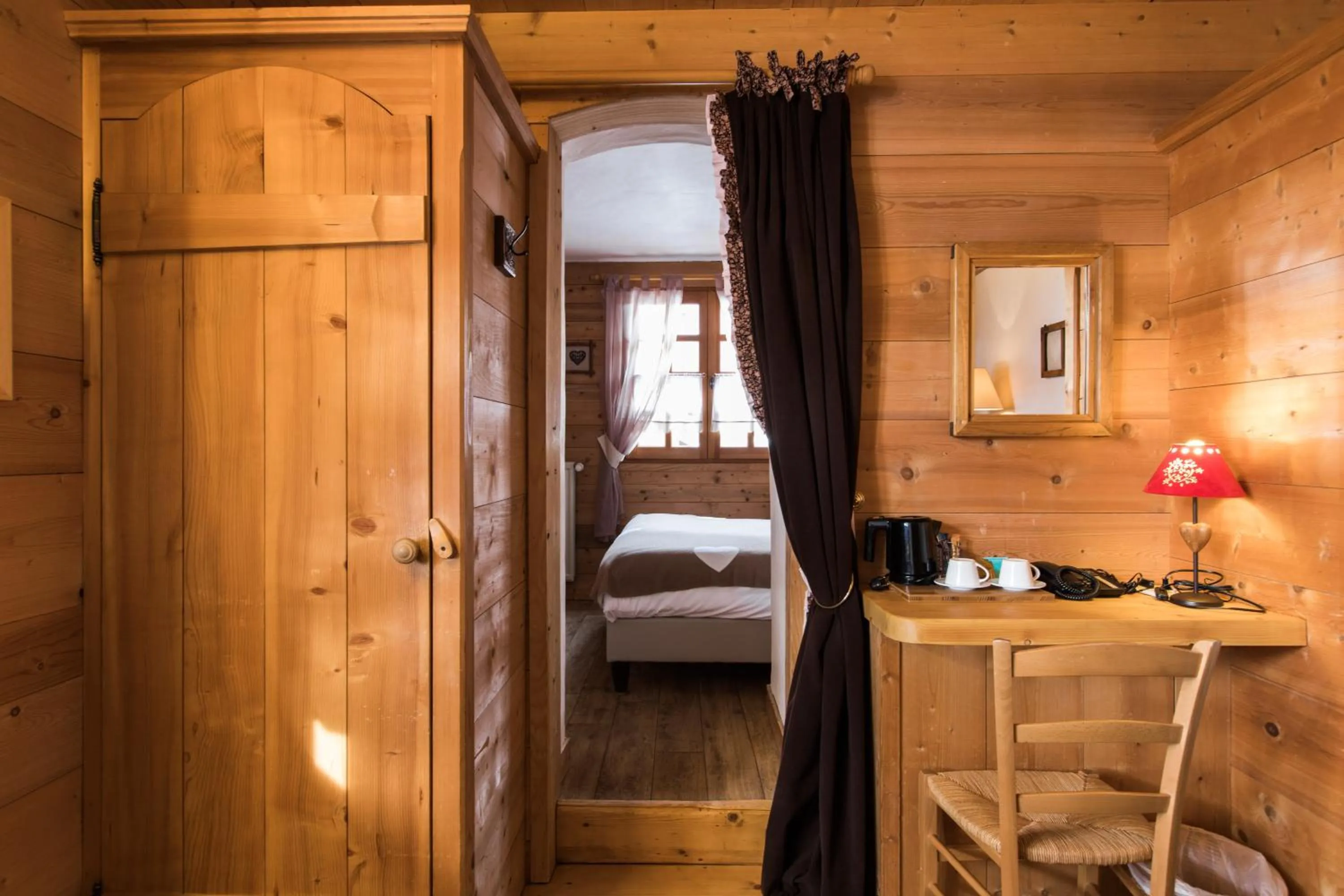Coffee/tea facilities, Bed in Les Chalets de La Griyotire