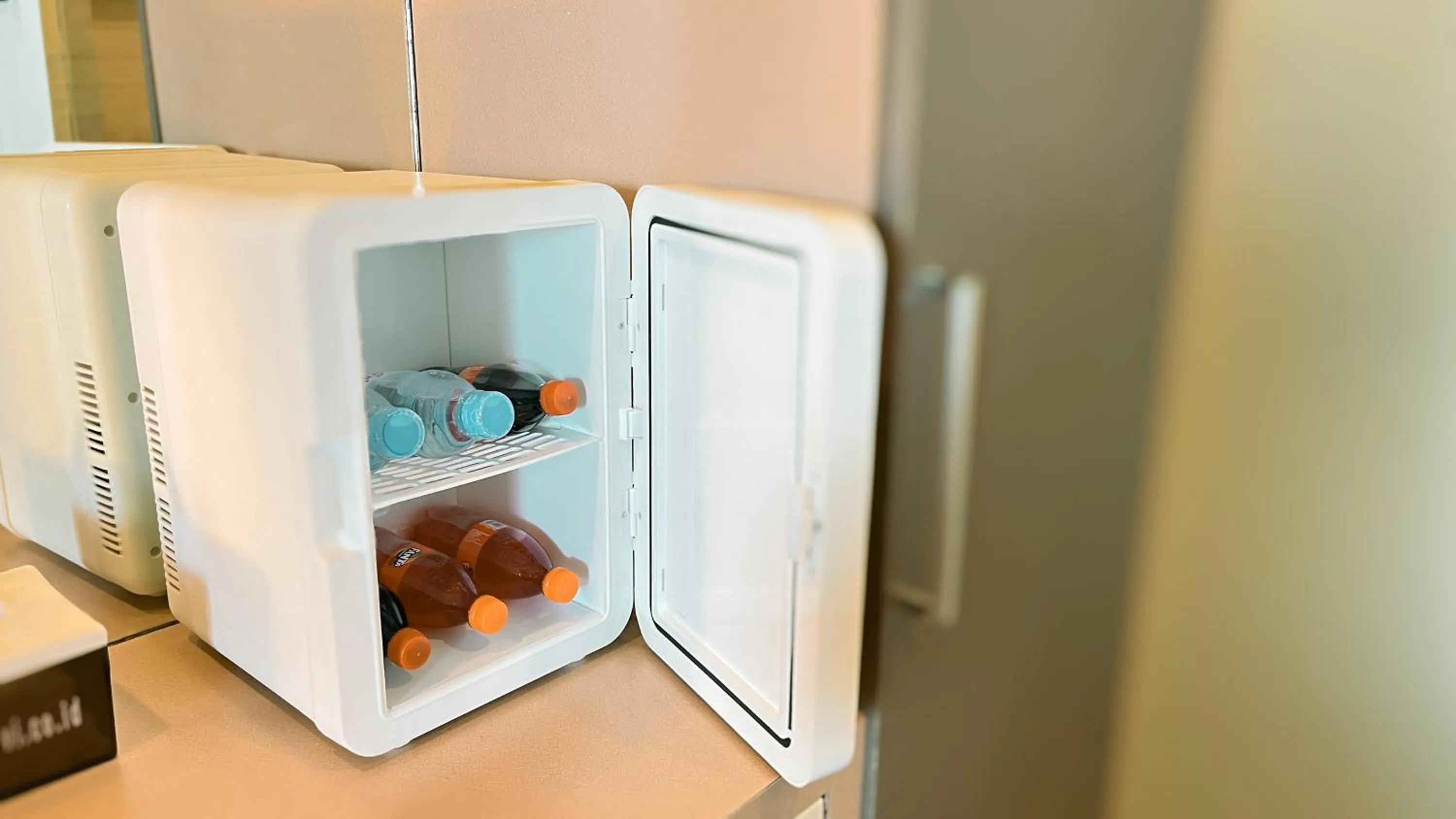 minibar in Oak Tree Urban Hotel Jakarta