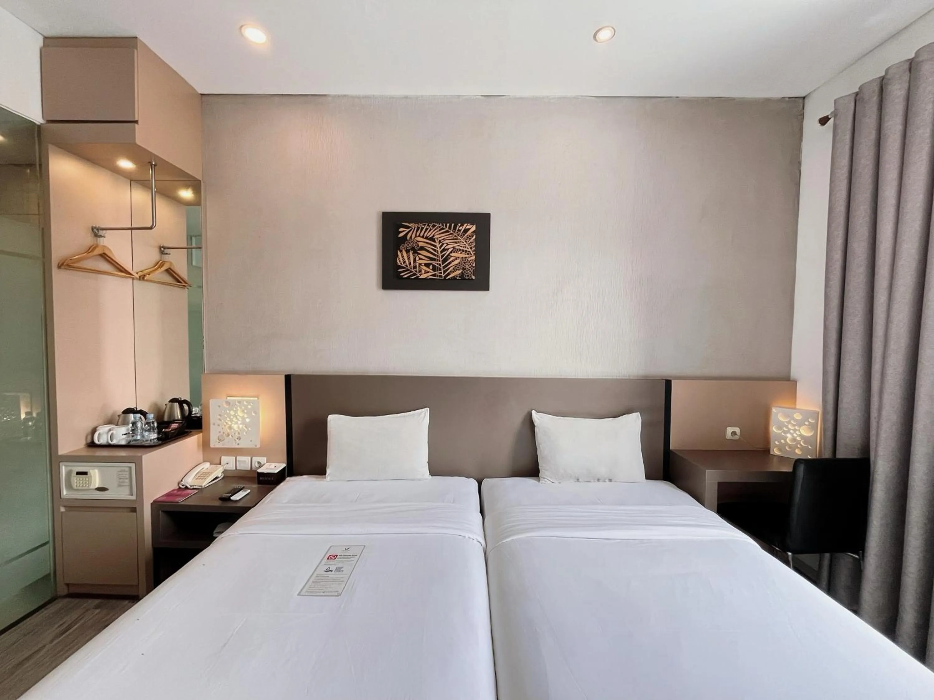 Bed in Oak Tree Urban Hotel Jakarta